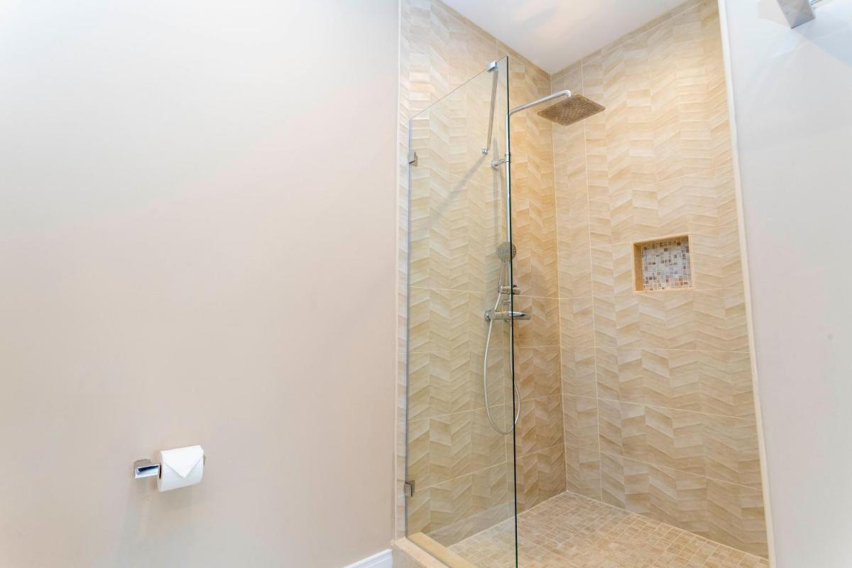 Gorgeous 4 Bd Close to Disney @ Magic Village 3092