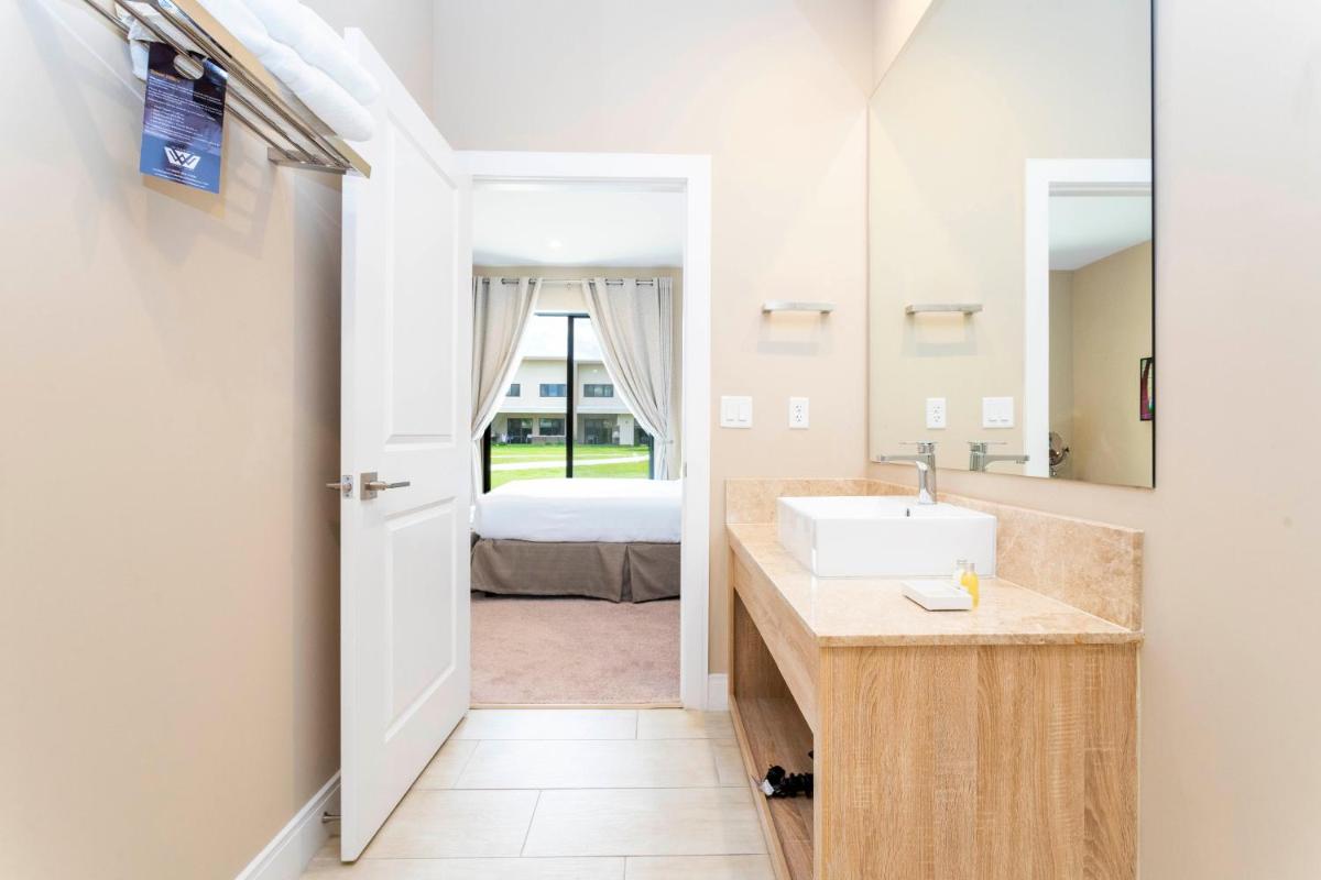 Gorgeous 4 Bd Close to Disney @ Magic Village 3092