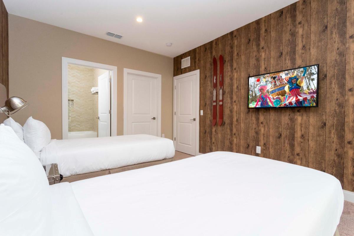 Gorgeous 4 Bd Close to Disney @ Magic Village 3092