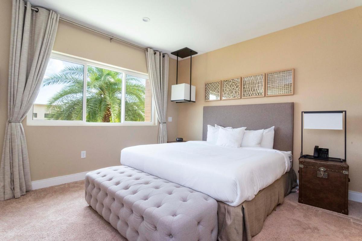 Gorgeous 4 Bd Close to Disney @ Magic Village 3092