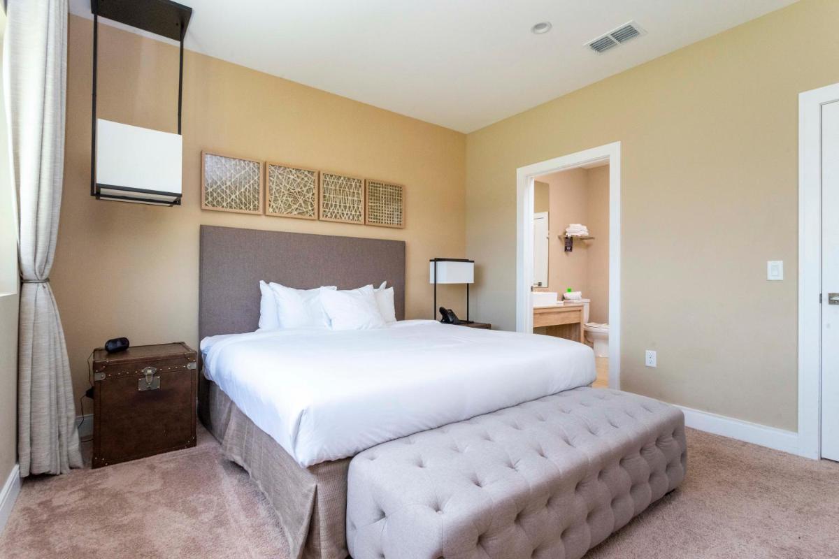Gorgeous 4 Bd Close to Disney @ Magic Village 3092