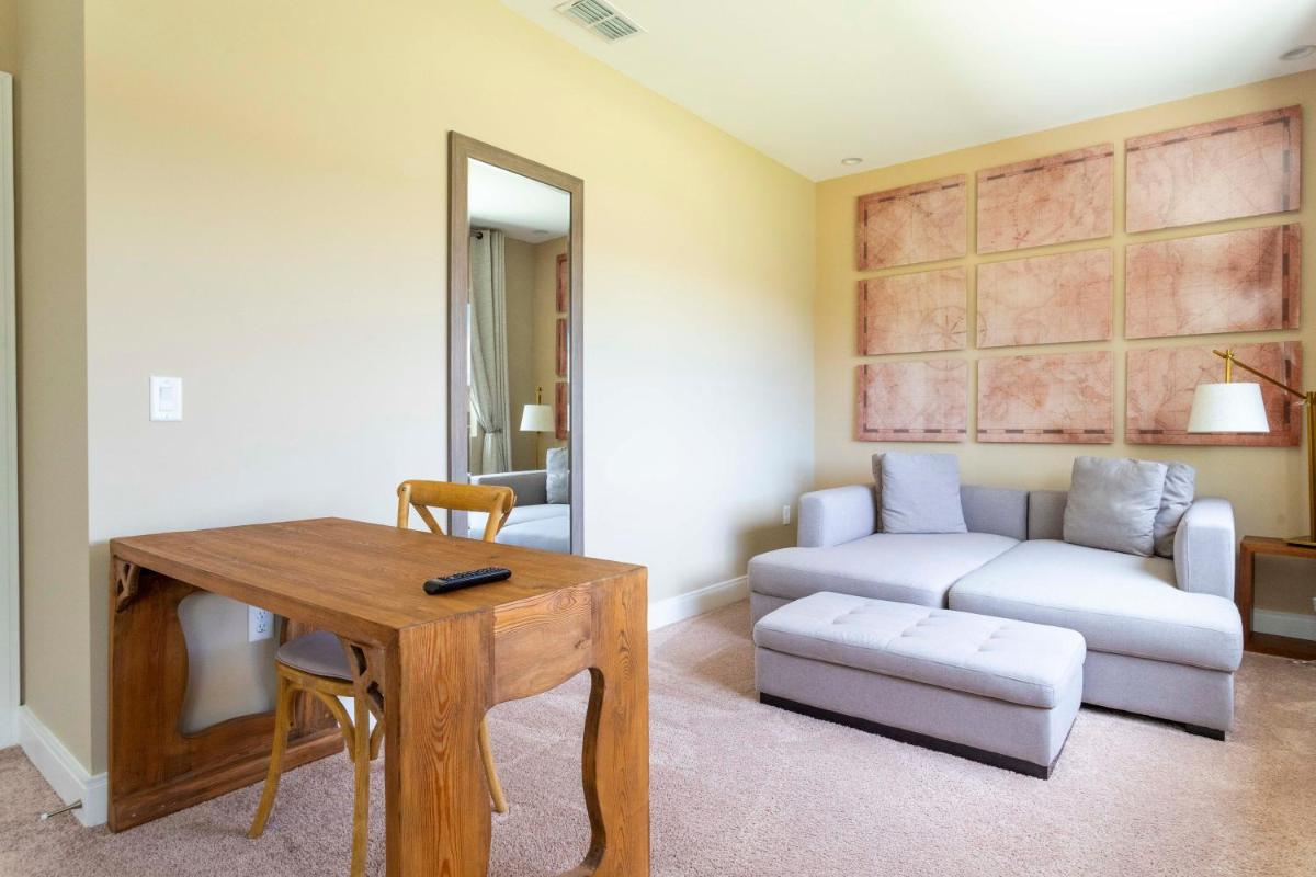Gorgeous 4 Bd Close to Disney @ Magic Village 3092