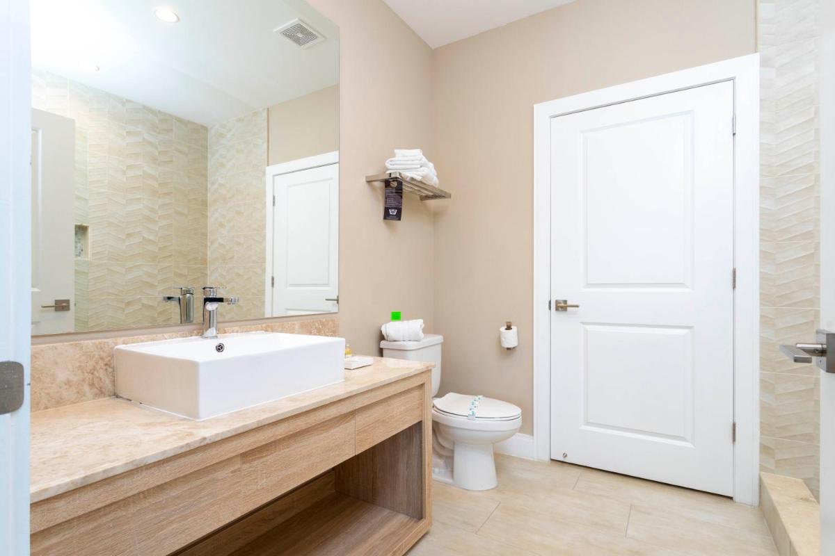 Gorgeous 4 Bd Close to Disney @ Magic Village 3092
