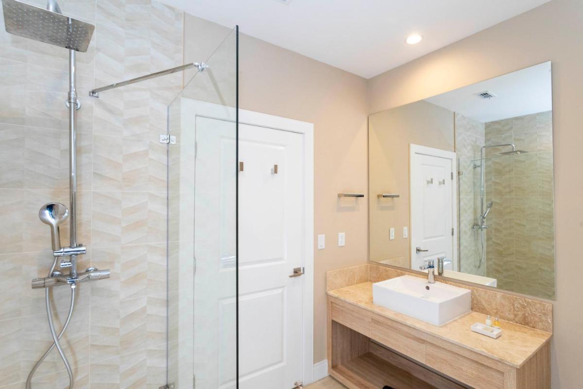 Gorgeous 4 Bd Close to Disney @ Magic Village 3092