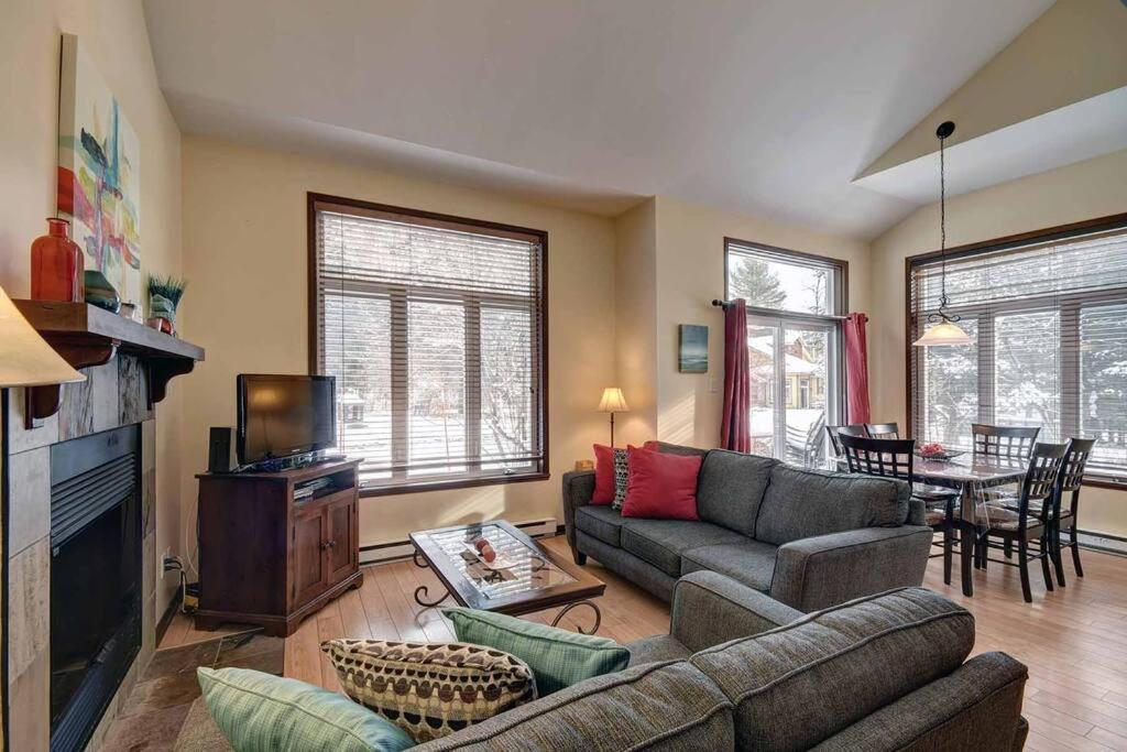 Excellent Townhome On Golf Course w/3 Bdrm 2 Bath