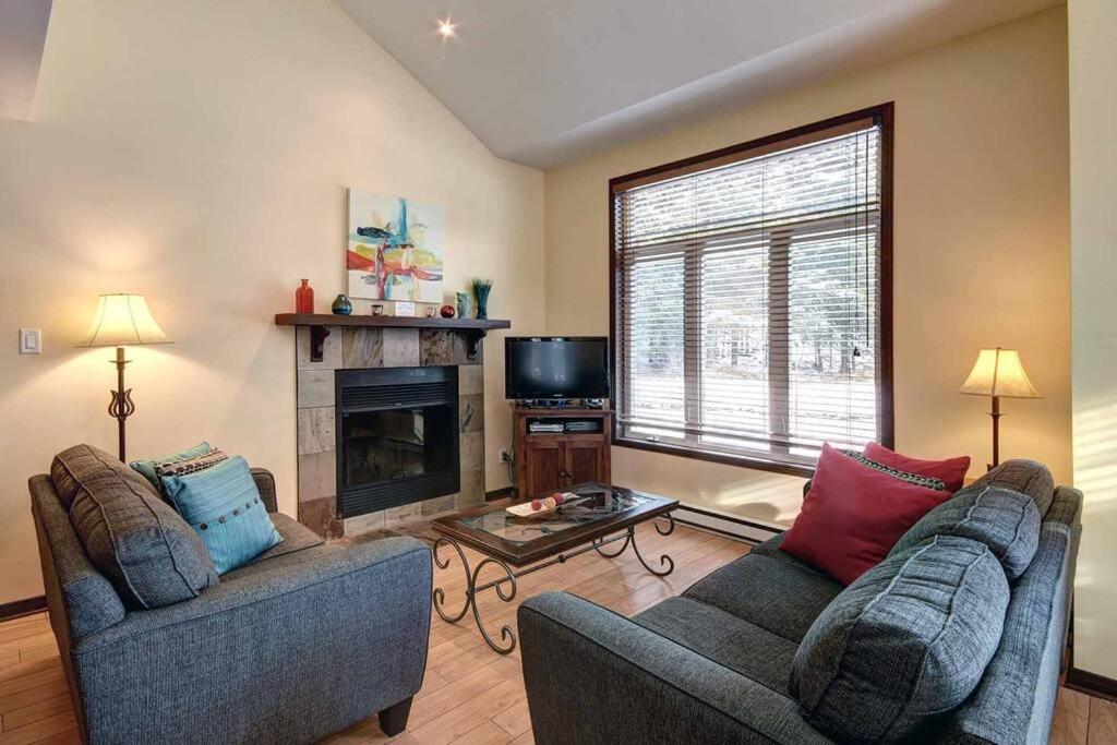 Excellent Townhome On Golf Course w/3 Bdrm 2 Bath