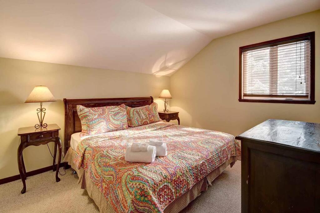 Excellent Townhome On Golf Course w/3 Bdrm 2 Bath