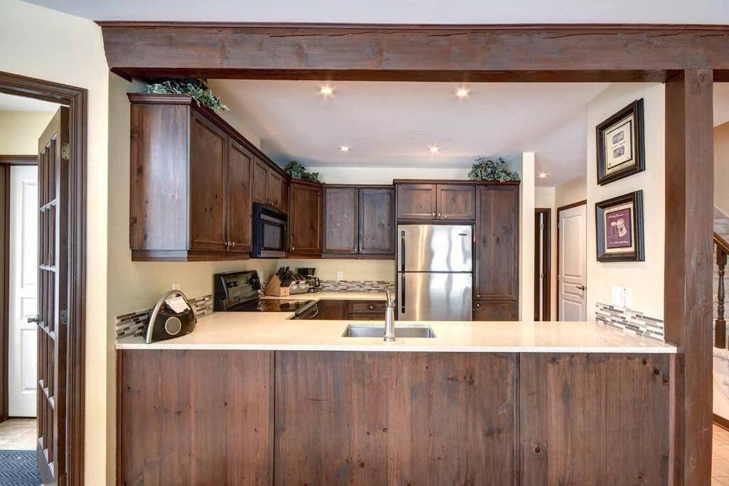Excellent Townhome On Golf Course w/3 Bdrm 2 Bath