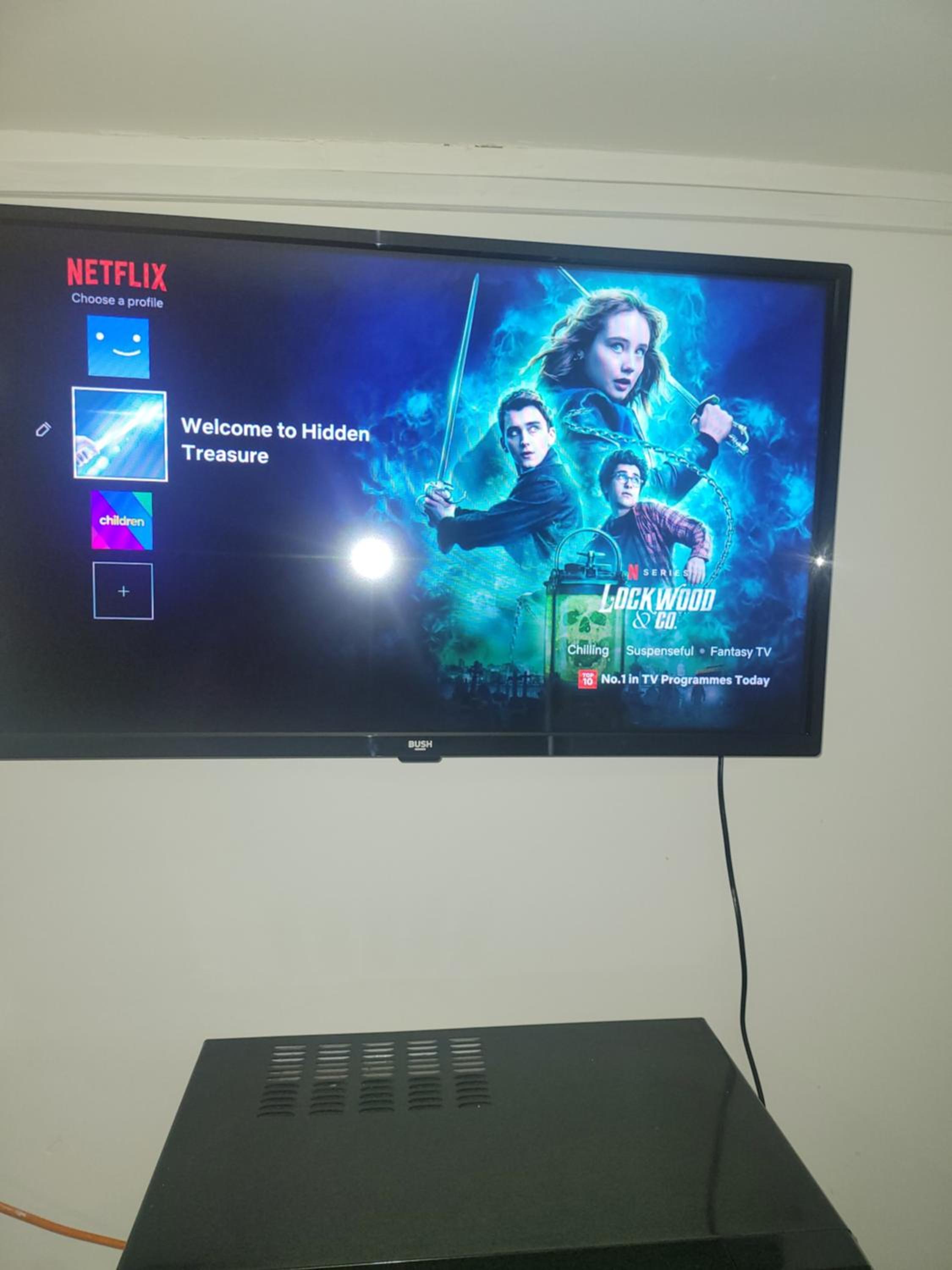 Hidden Treasure-Netflix and Wi-Fi-Basement flat, photo 12
