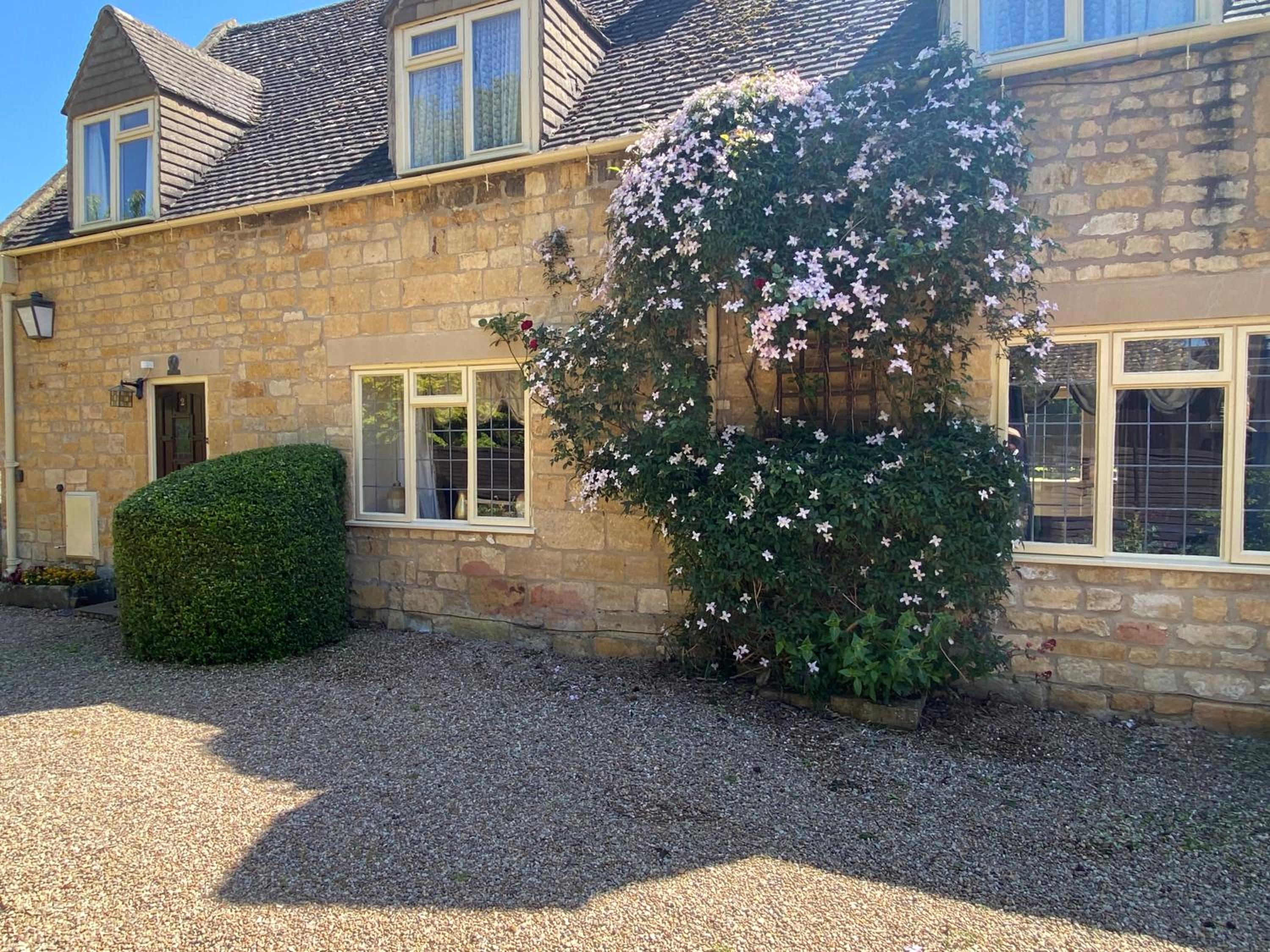 Lower Mill 1 Cottage Broadway view 5