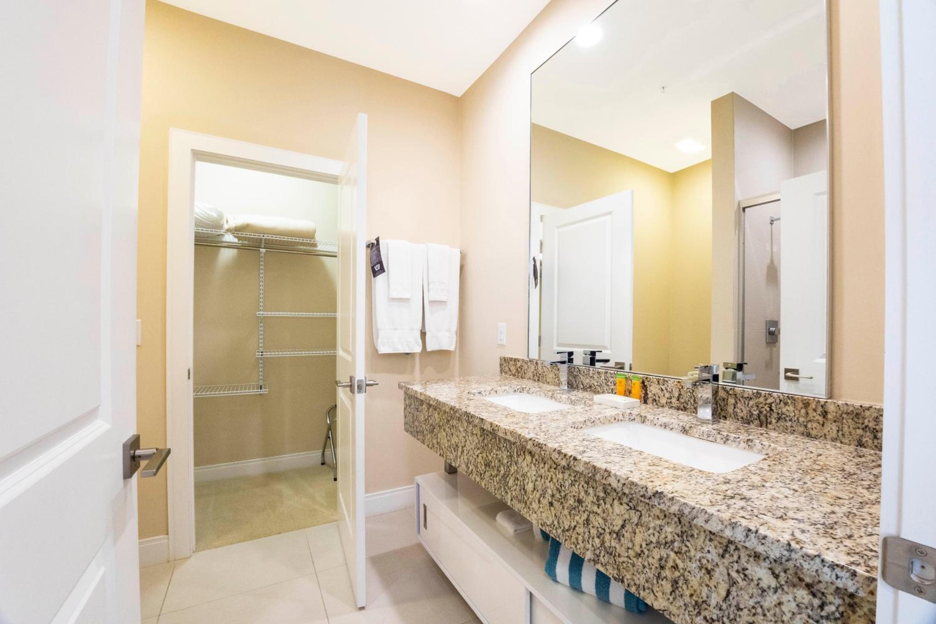 Marvelous 4 Bd Close to Disney @ Magic Village 3153
