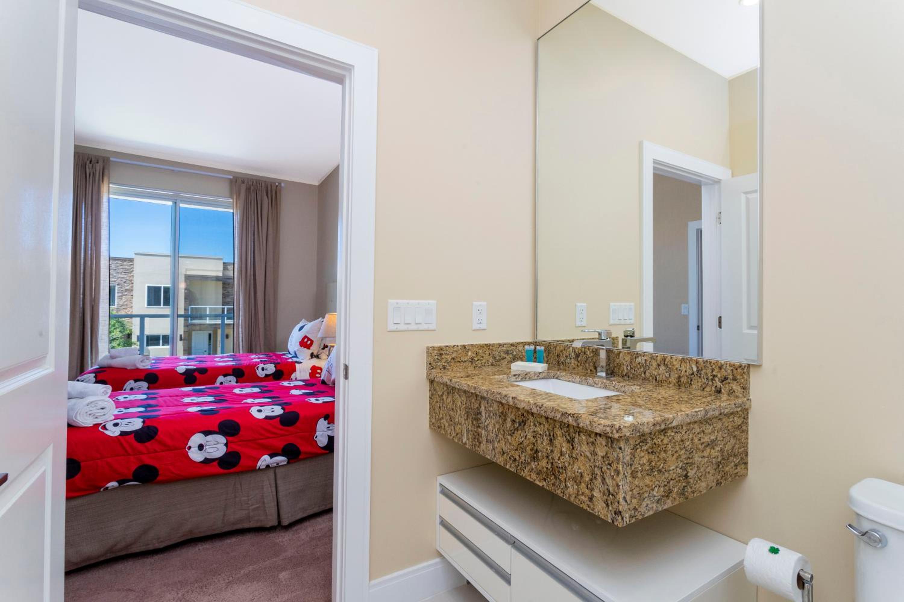 Stunning 4 Bd Close To Disney @ Magic Village 3247
