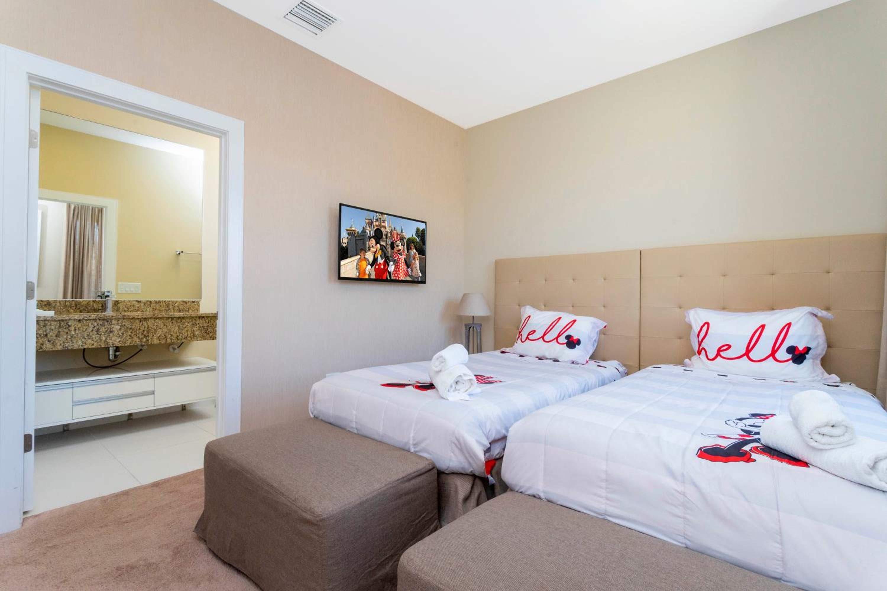 Stunning 4 Bd Close To Disney @ Magic Village 3247