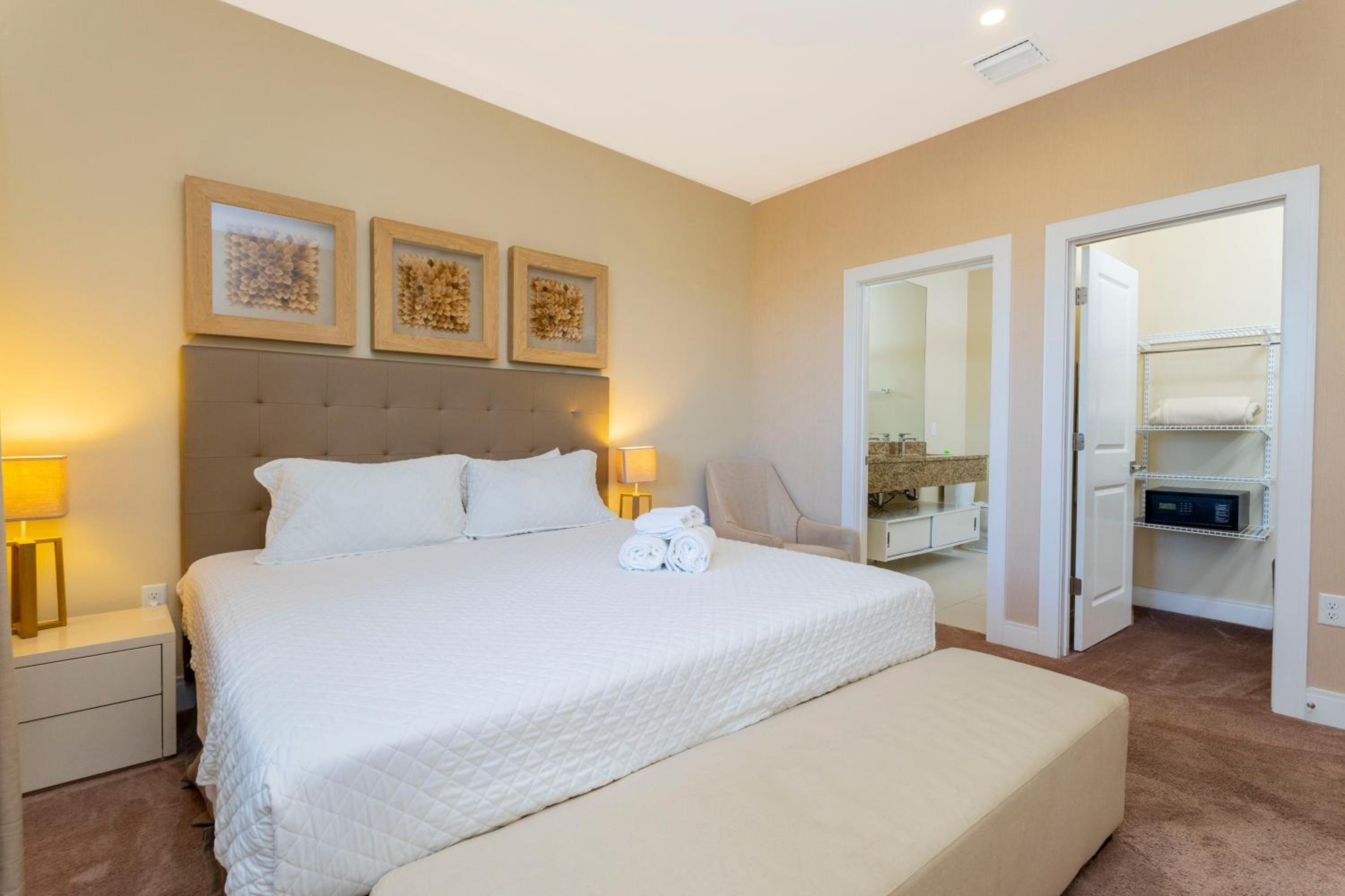 Stunning 4 Bd Close To Disney @ Magic Village 3247