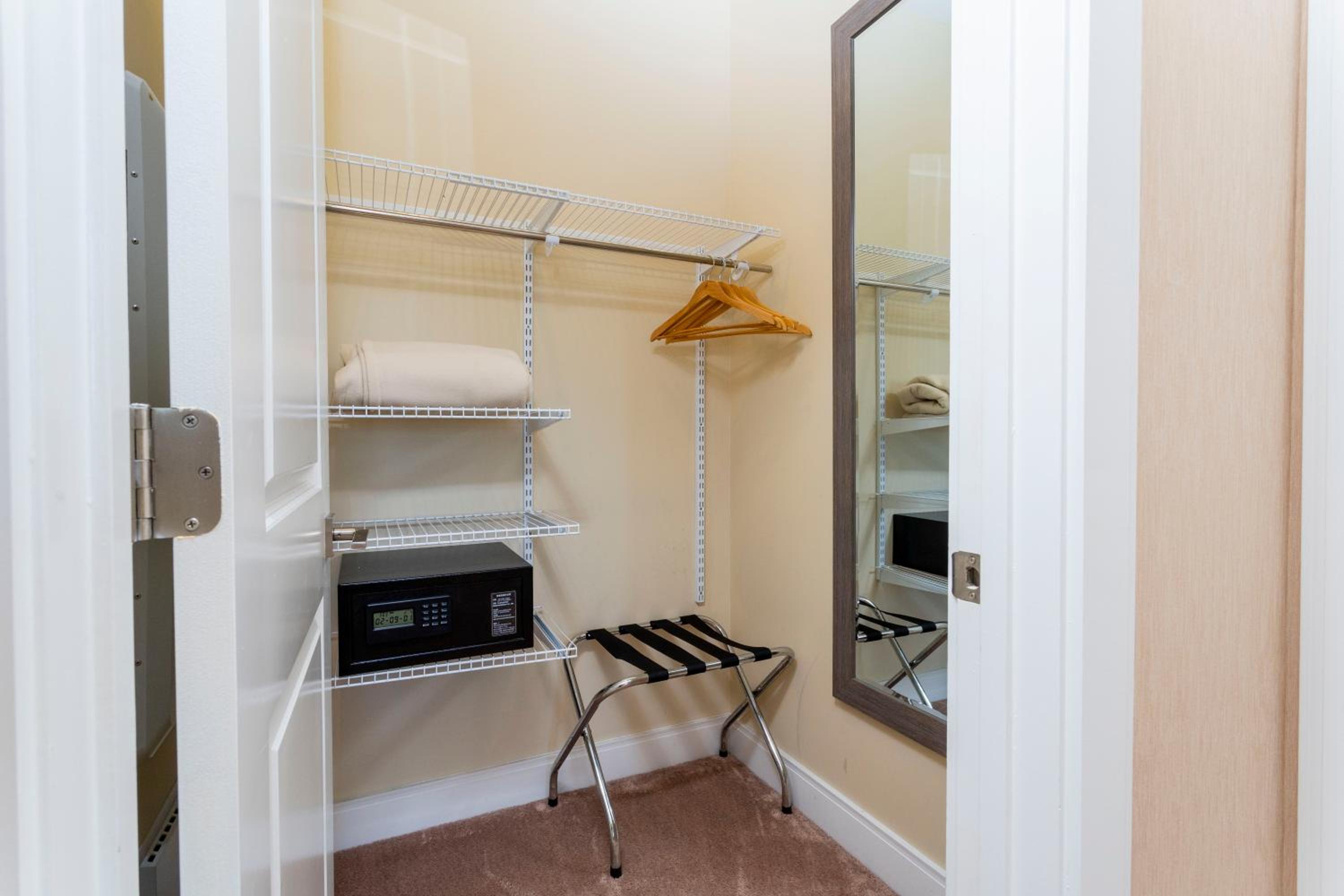 Stunning 4 Bd Close To Disney @ Magic Village 3247