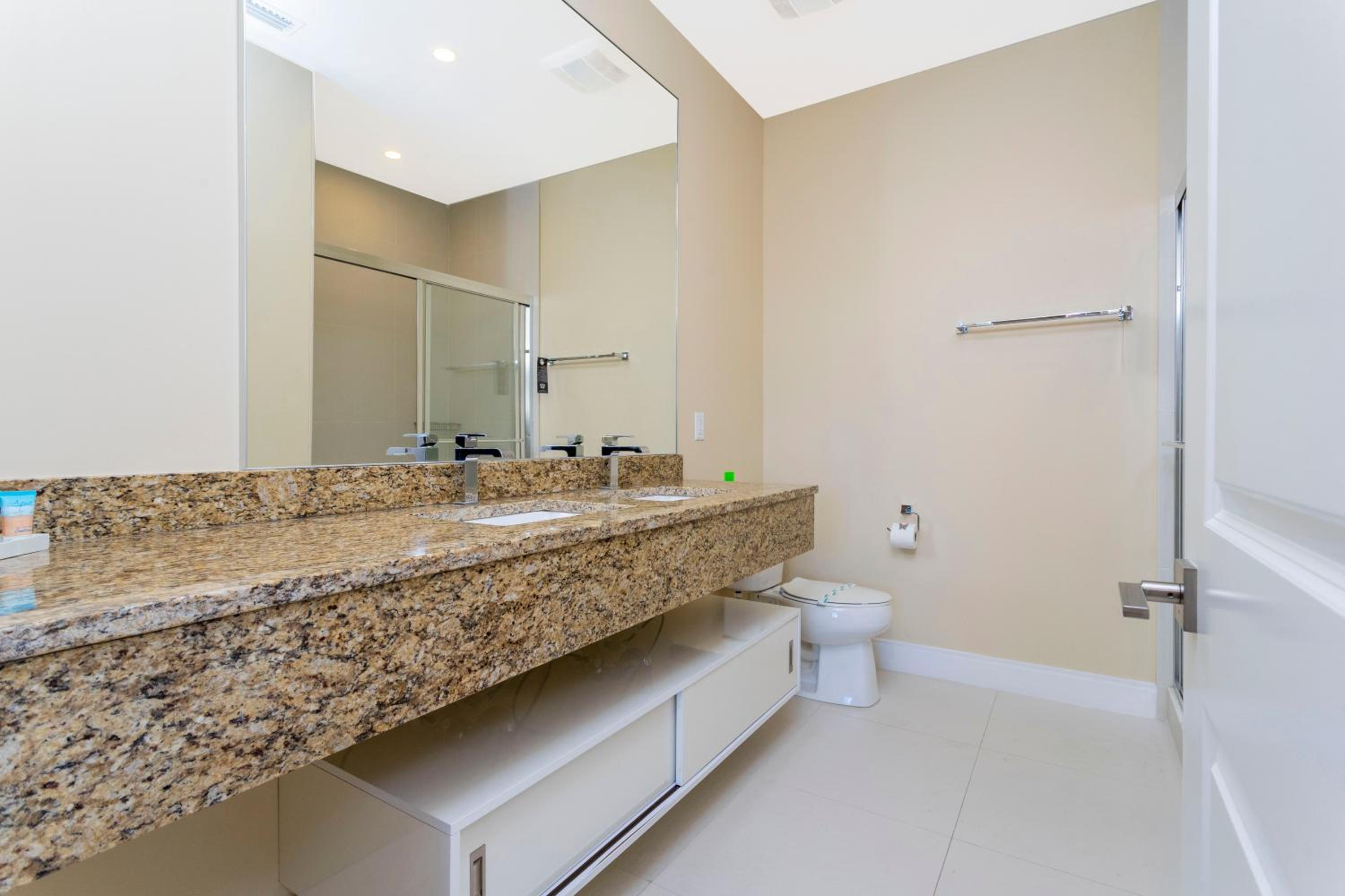 Stunning 4 Bd Close To Disney @ Magic Village 3247