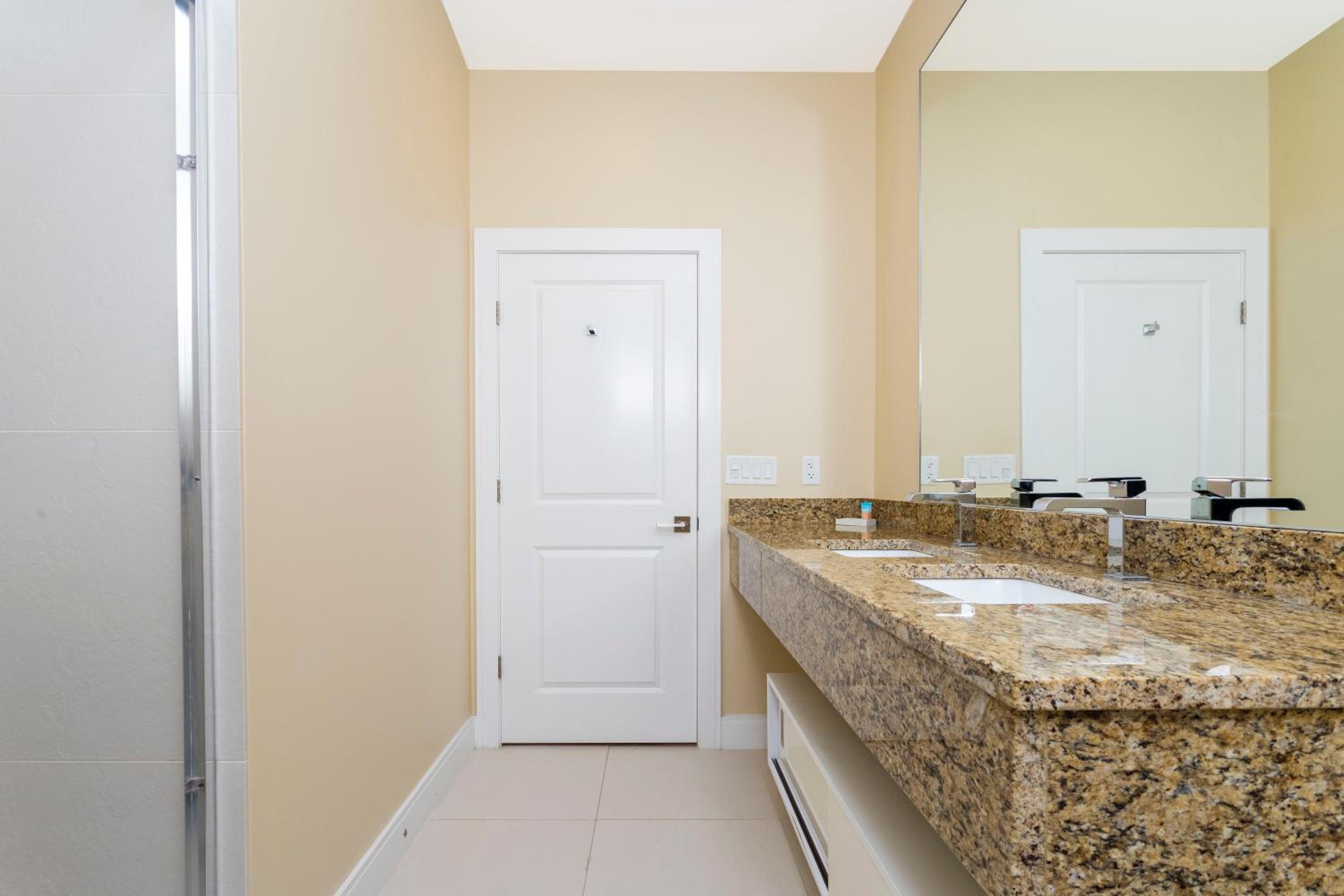 Stunning 4 Bd Close To Disney @ Magic Village 3247