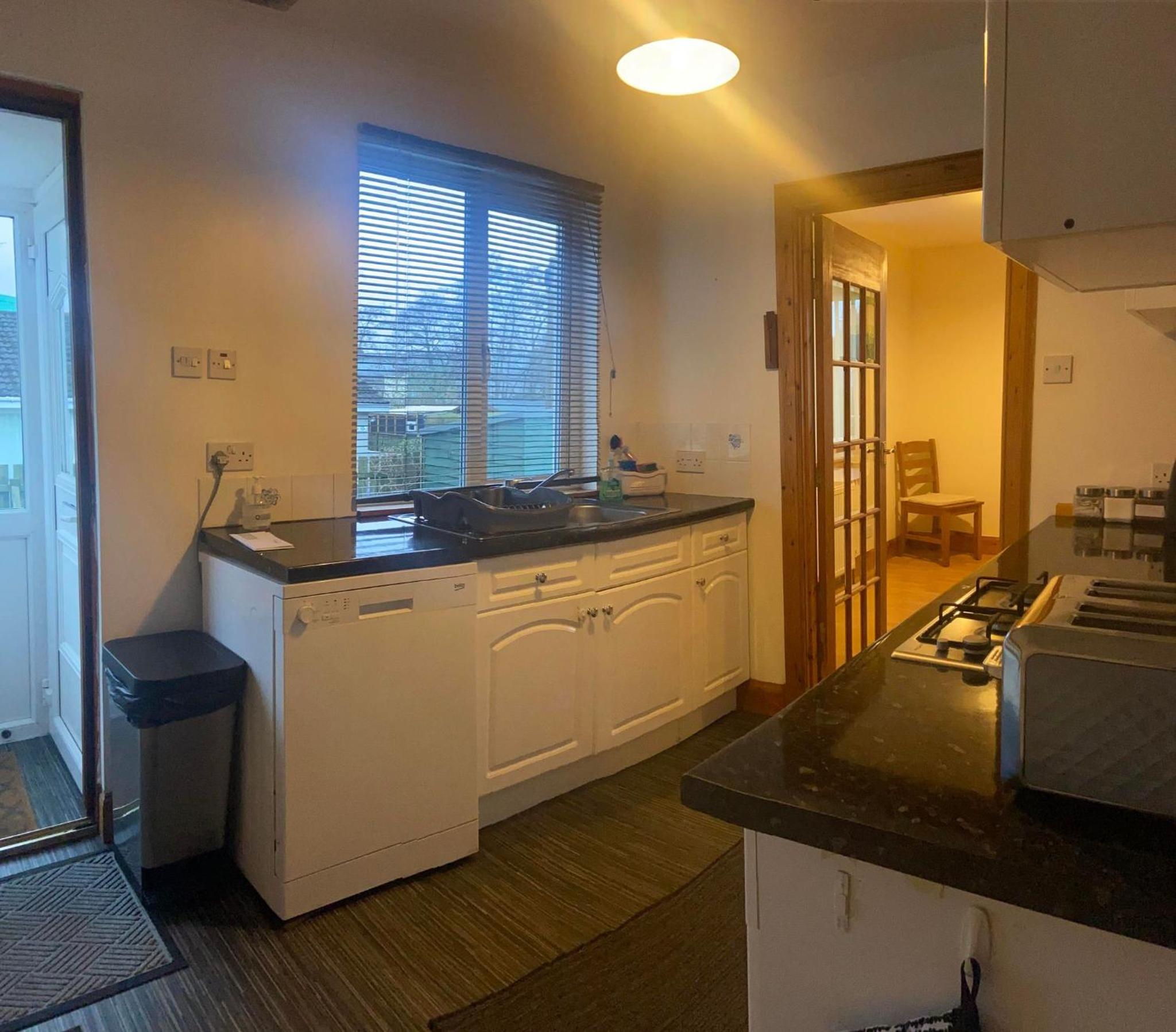 Cosy detached house in central location view 3
