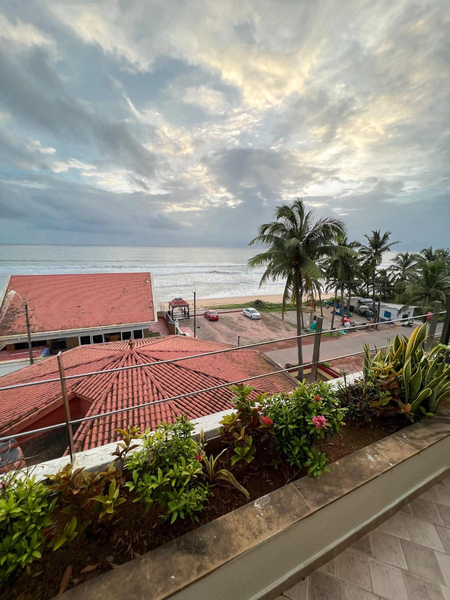 Boloors sea la vie view 2