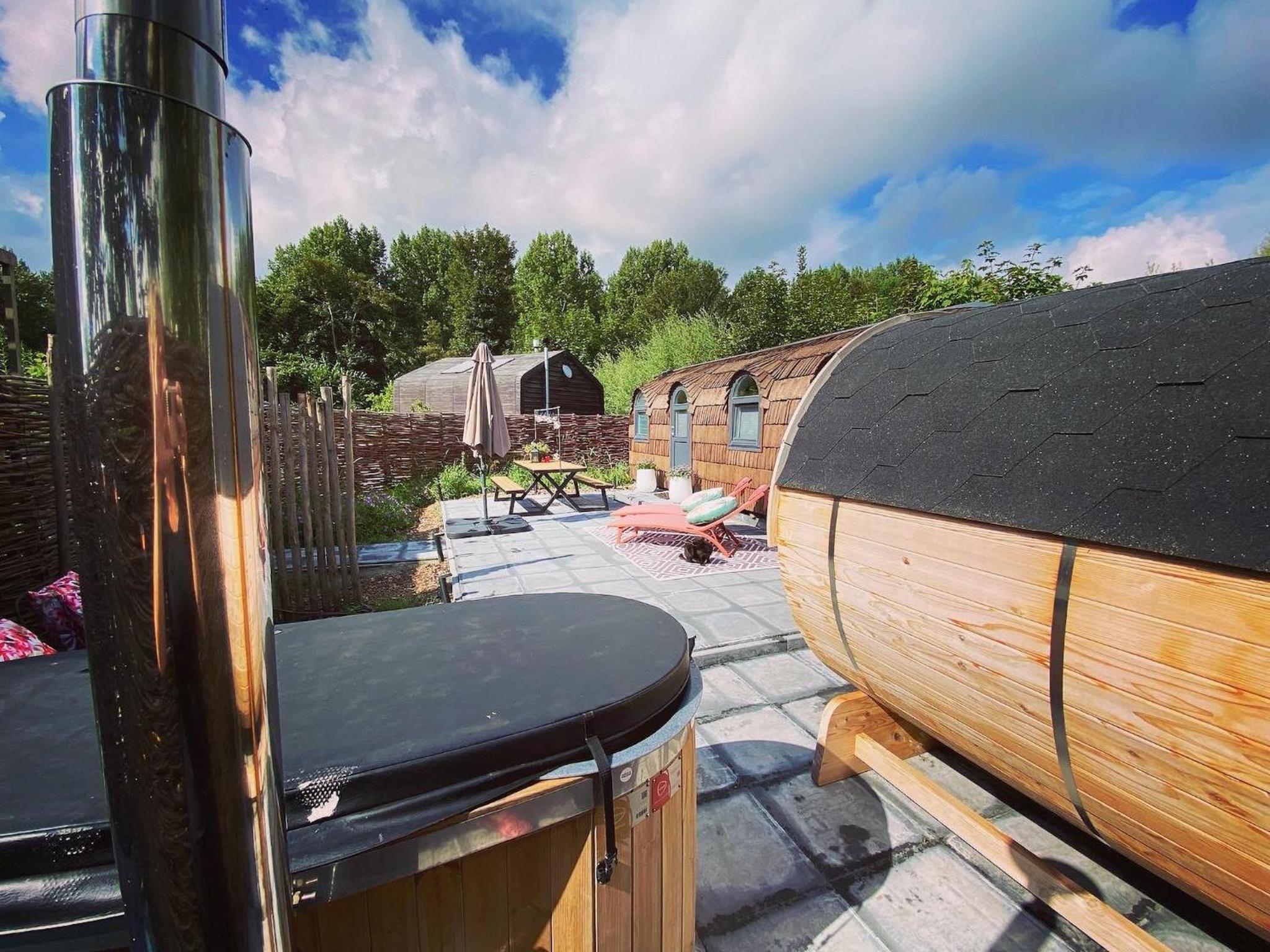Bed & Wellness Pigs and Pillows with private hottub and sauna and tandembike rental included in price near Amsterdam