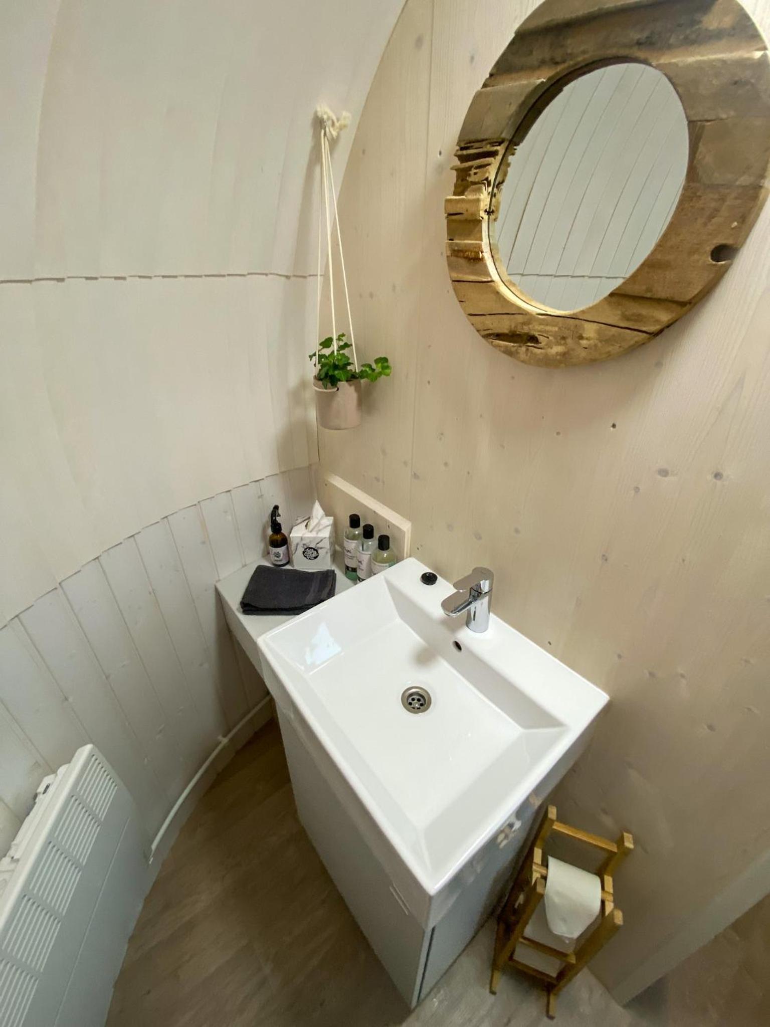 Bed & Wellness Pigs and Pillows with private hottub and sauna and tandembike rental included in price near Amsterdam