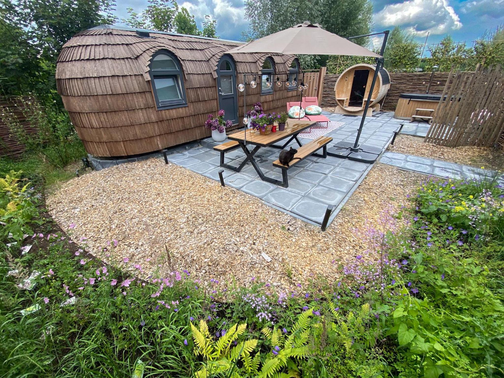 Bed & Wellness Pigs and Pillows with private hottub and sauna and tandembike rental included in price near Amsterdam