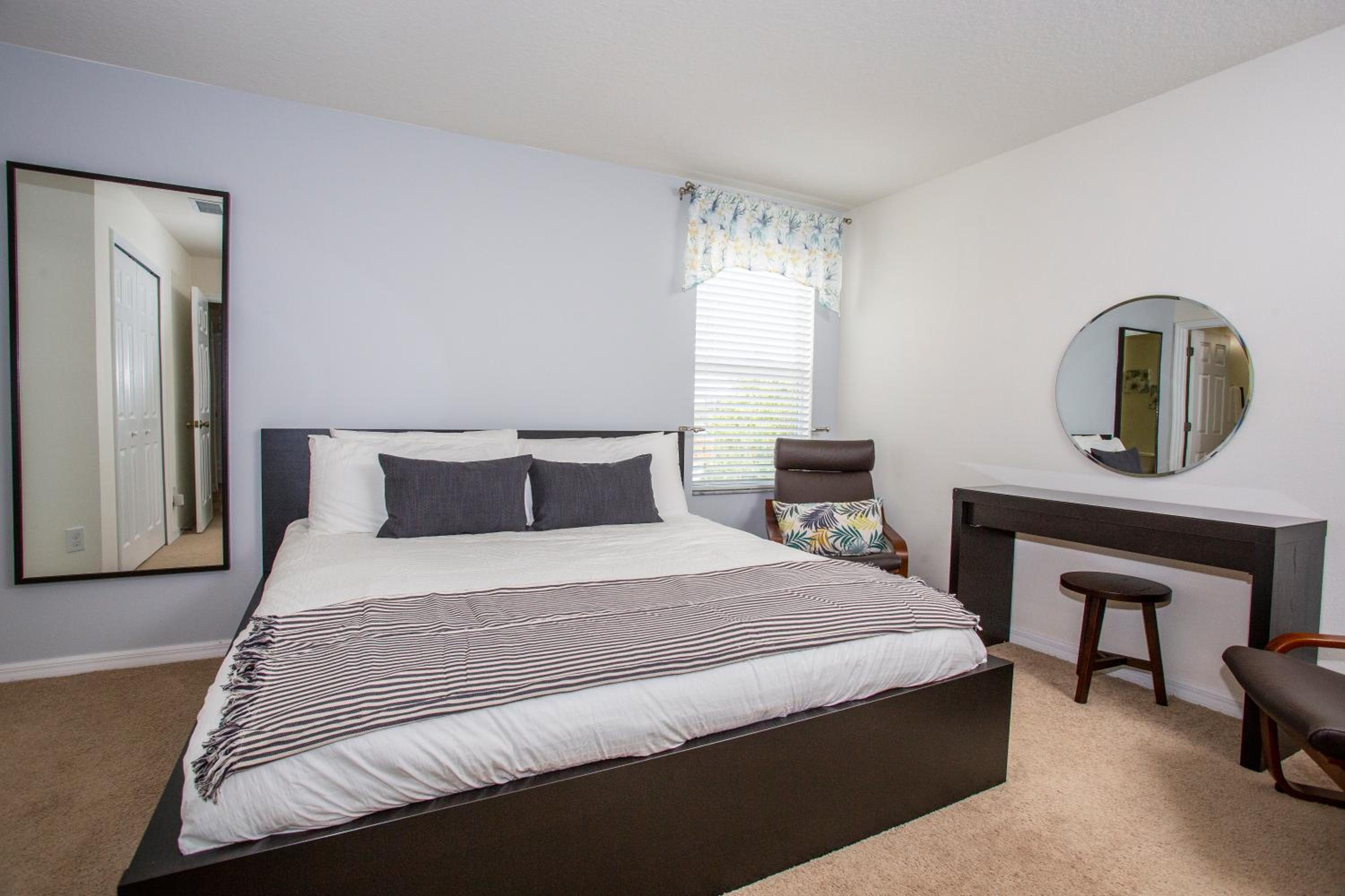 Four Bedrooms Townhouse 4563
