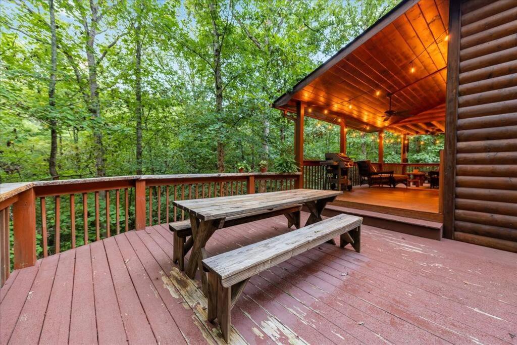 February Savings! 3 King Beds! Creek! Hot Tub! view 2