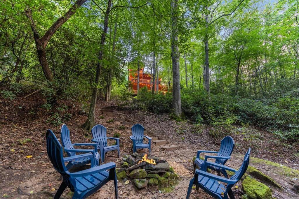 February Savings! 3 King Beds! Creek! Hot Tub! view 3