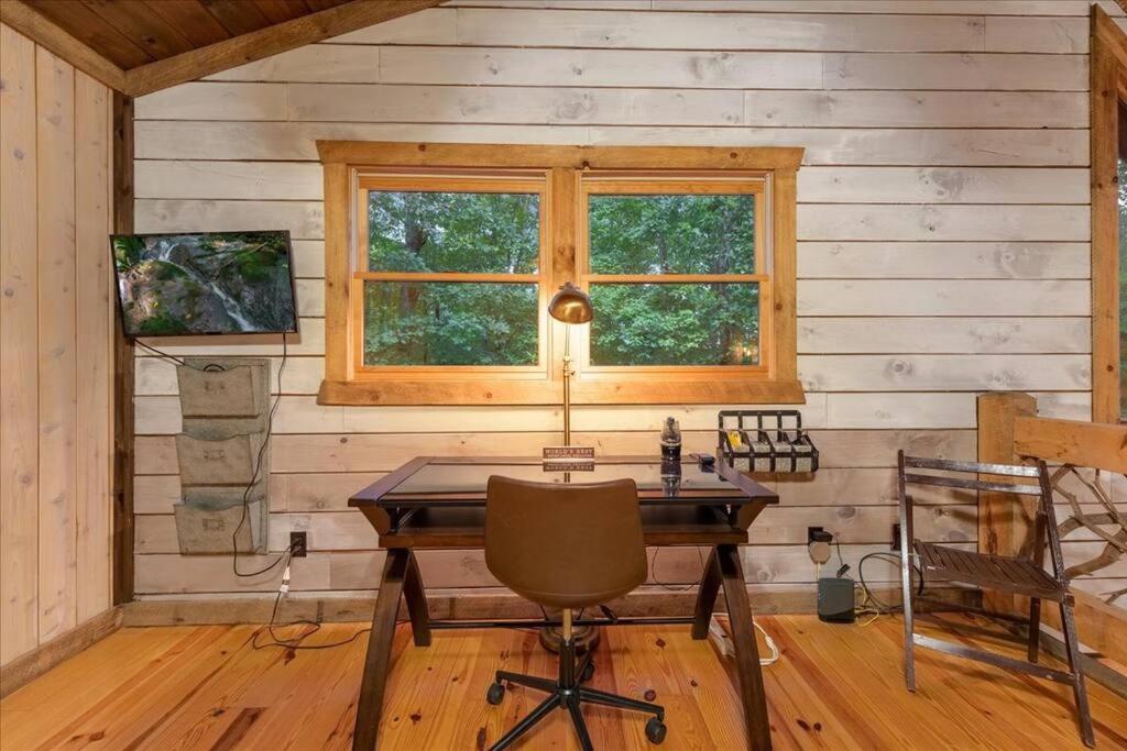 February Savings! 3 King Beds! Creek! Hot Tub! view 4
