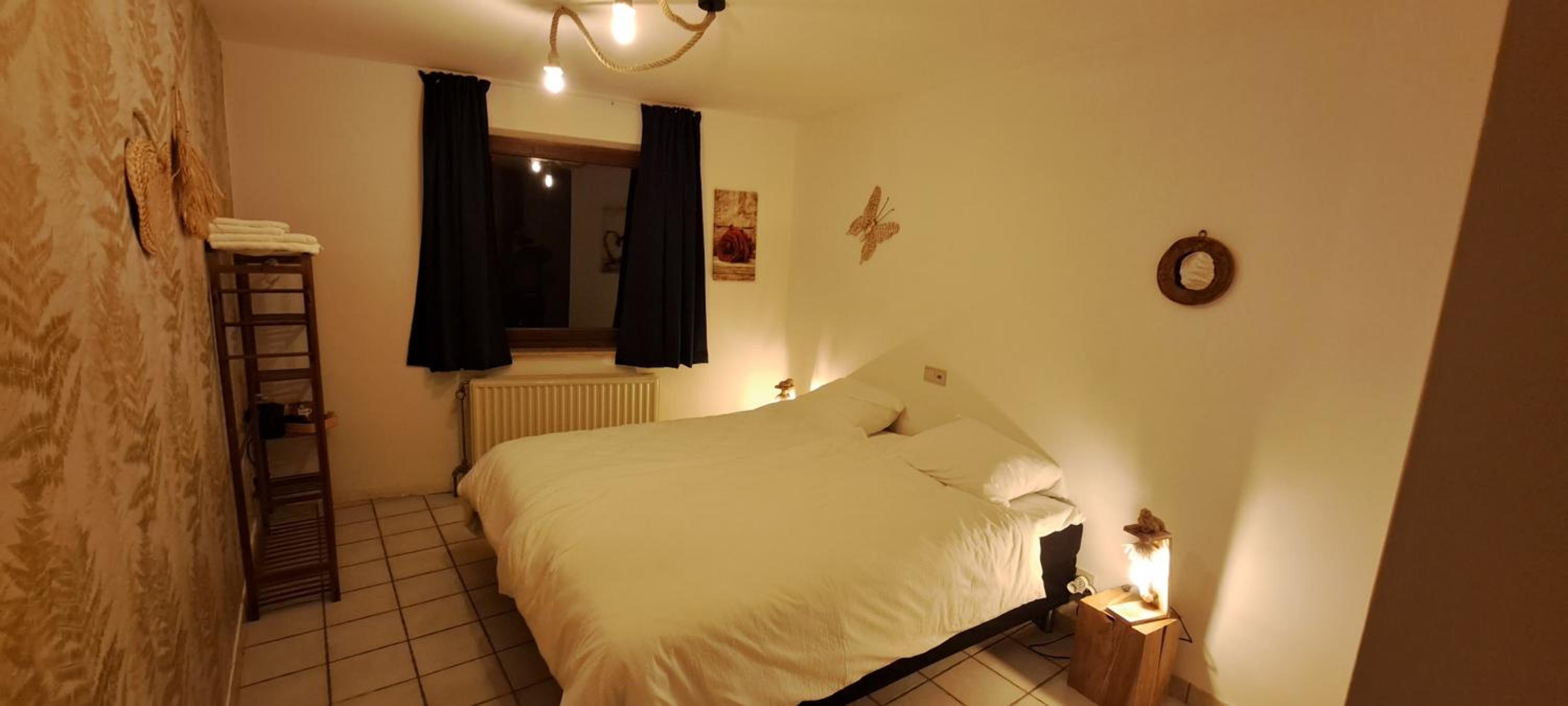 Auberge Chez Dikke Vriend, Chambres et taverne