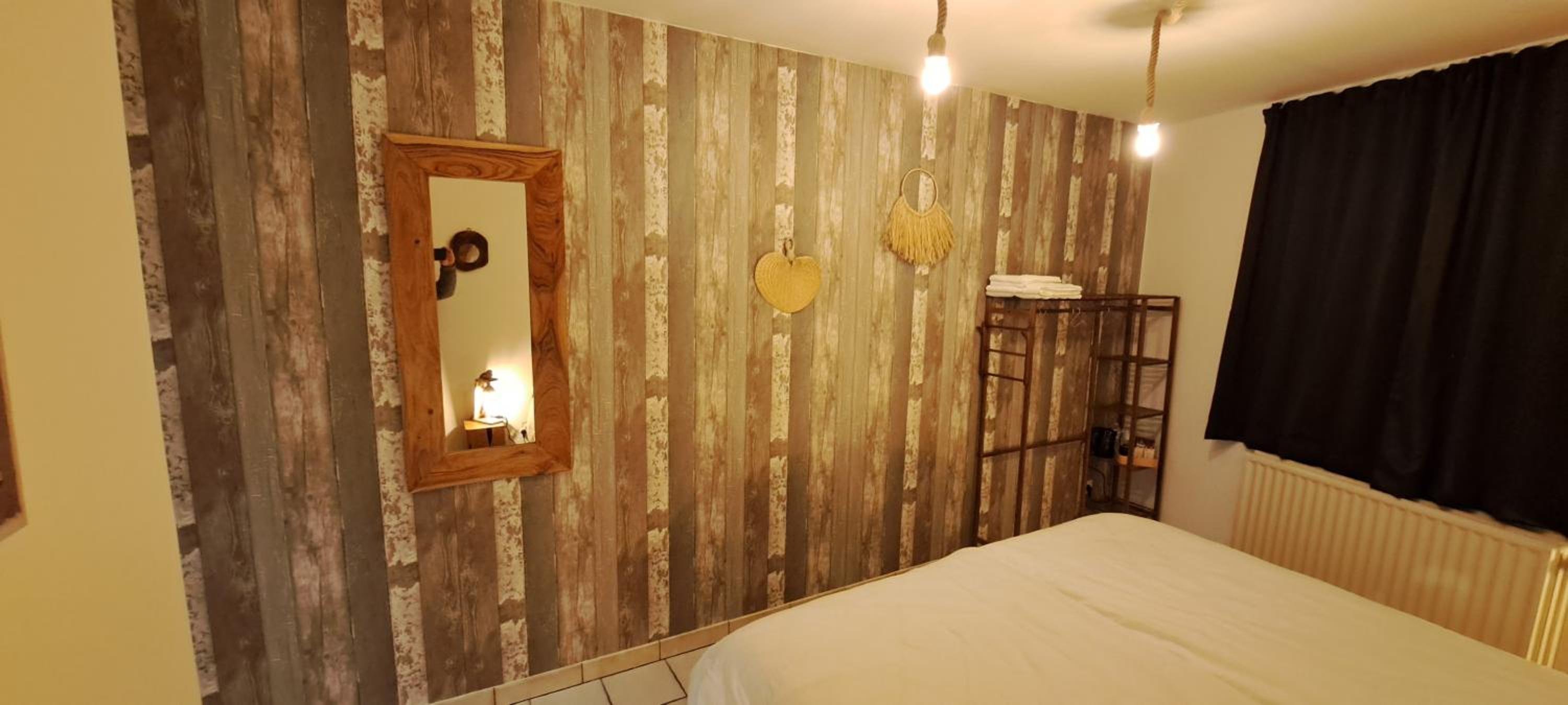 Auberge Chez Dikke Vriend, Chambres et taverne