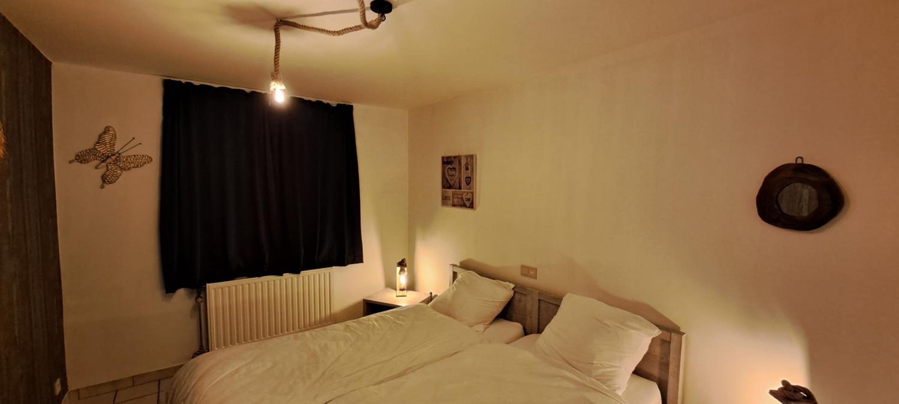 Auberge Chez Dikke Vriend, Chambres et taverne