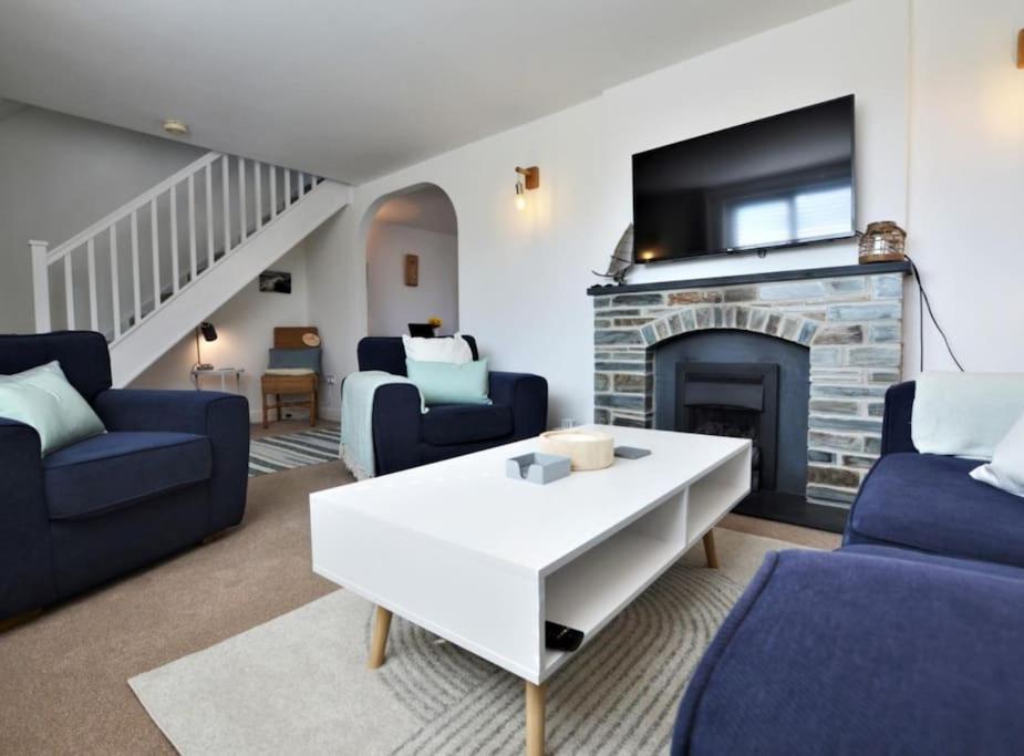 Family friendly home by the beach view 4