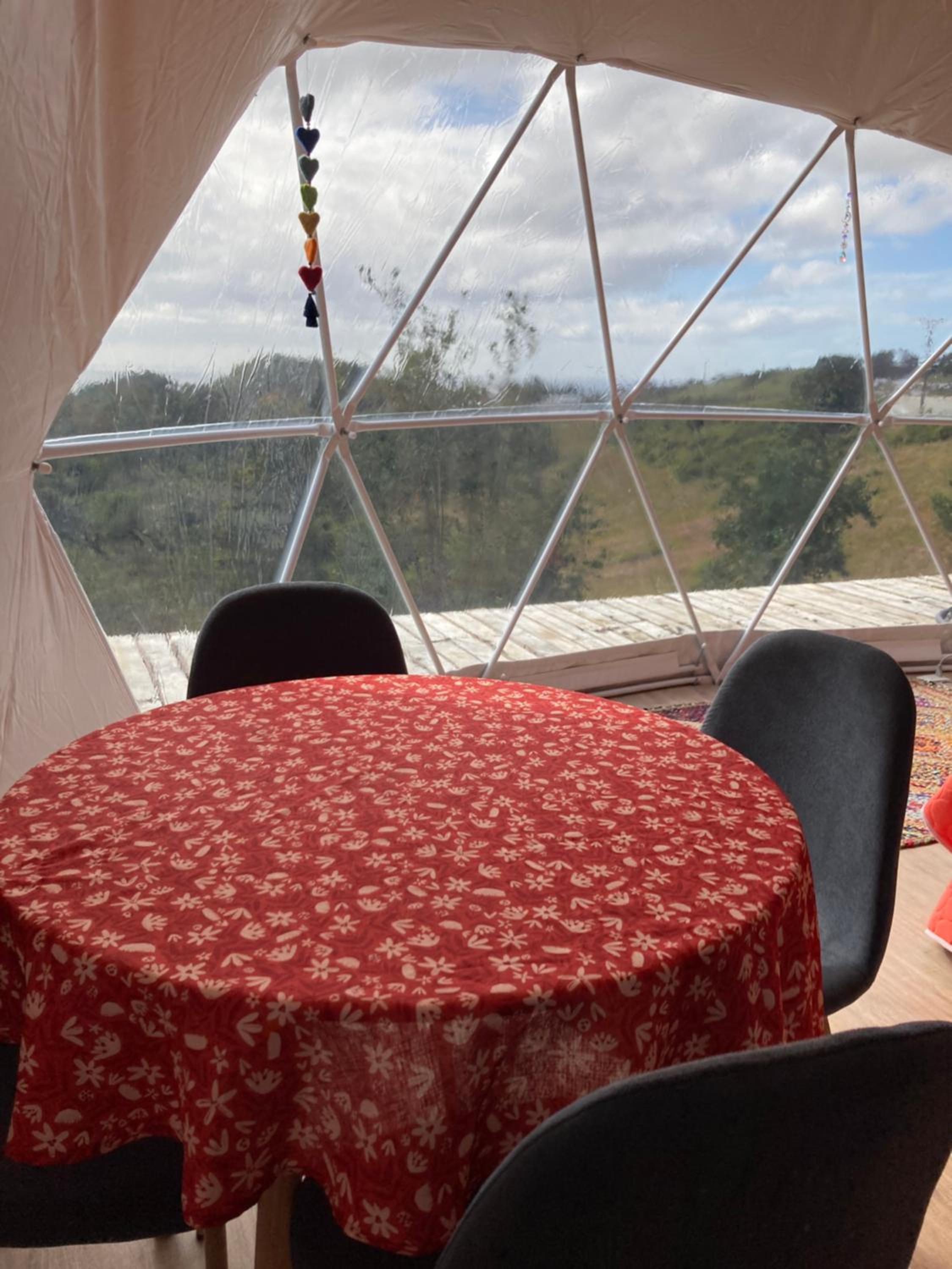 Domo con tinaja, Estaquilla