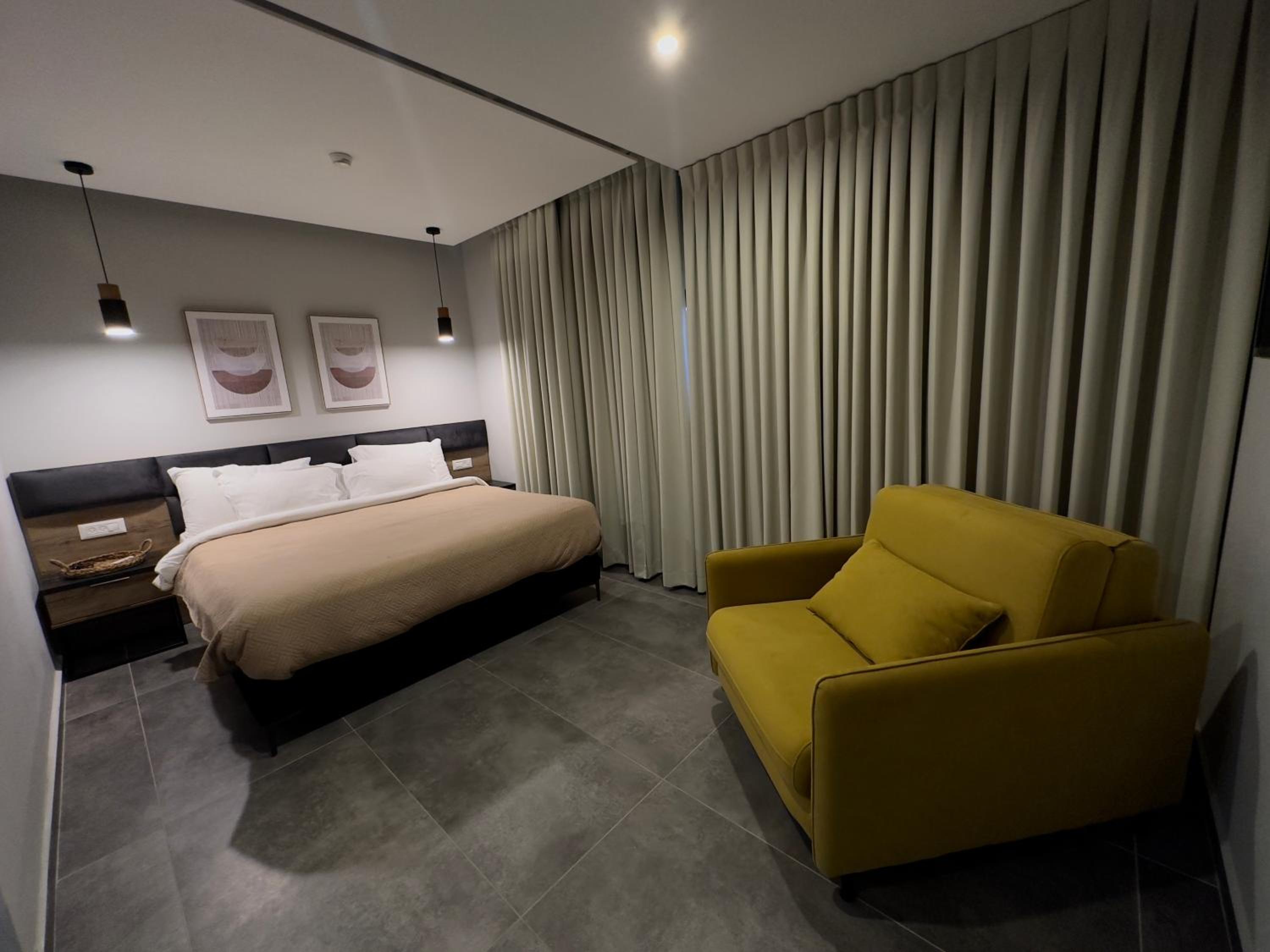 בוטיק רפאל Boutique Rafael view 3