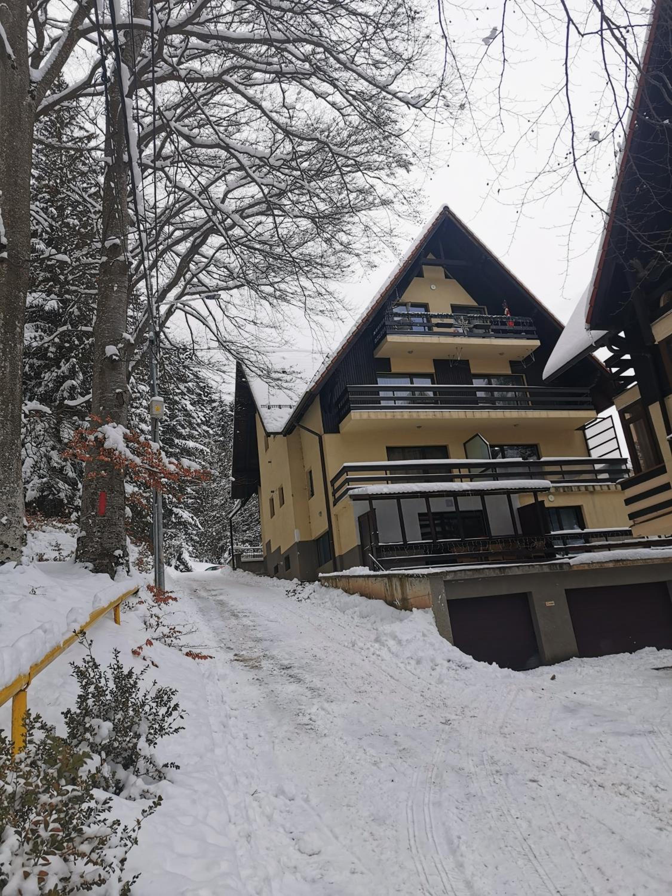 Apartament Kalinderu K1 Bușteni view 2