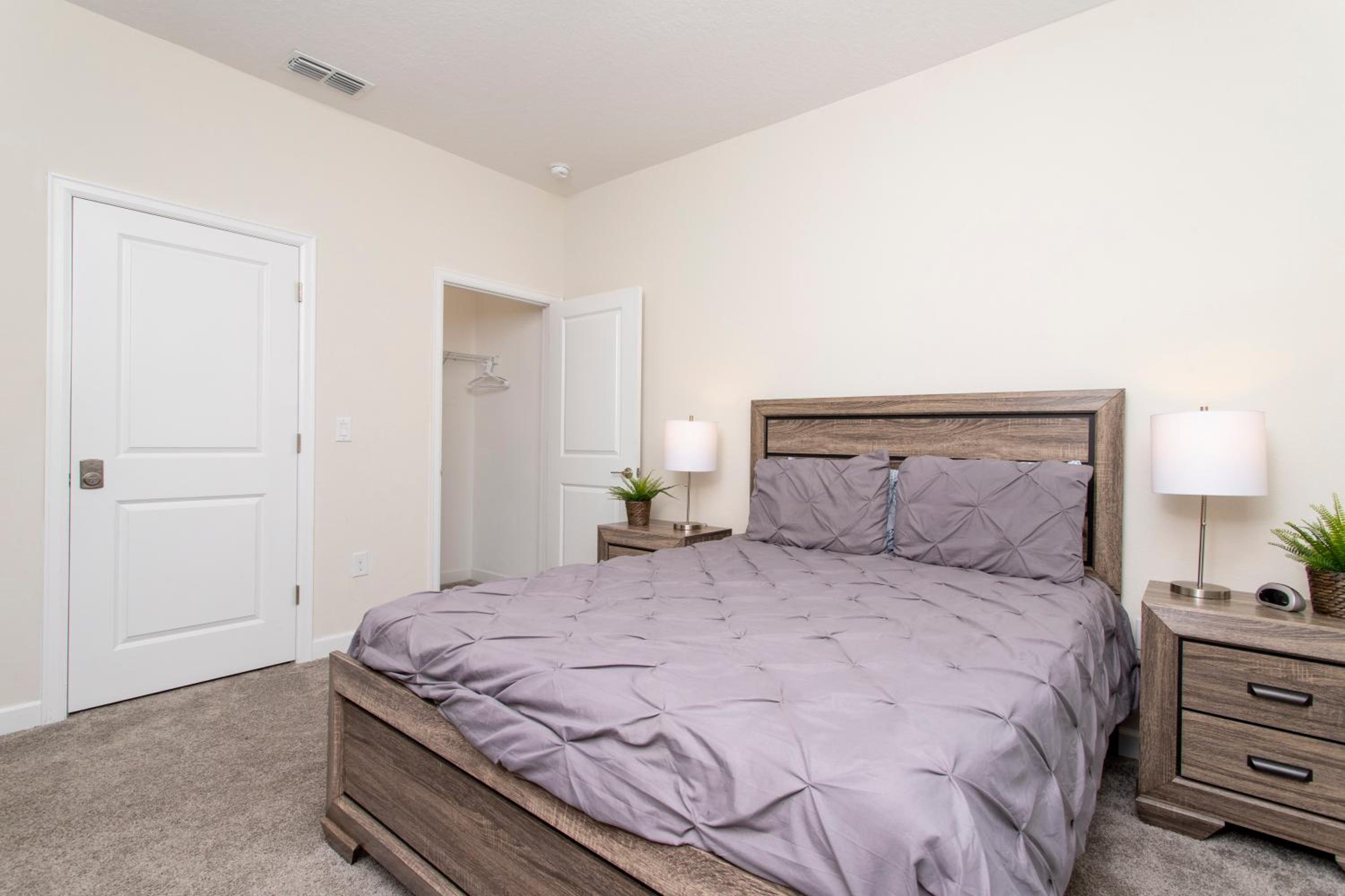 Luxurious Décor 4 Bd w/ Pool Close to Disney 4820