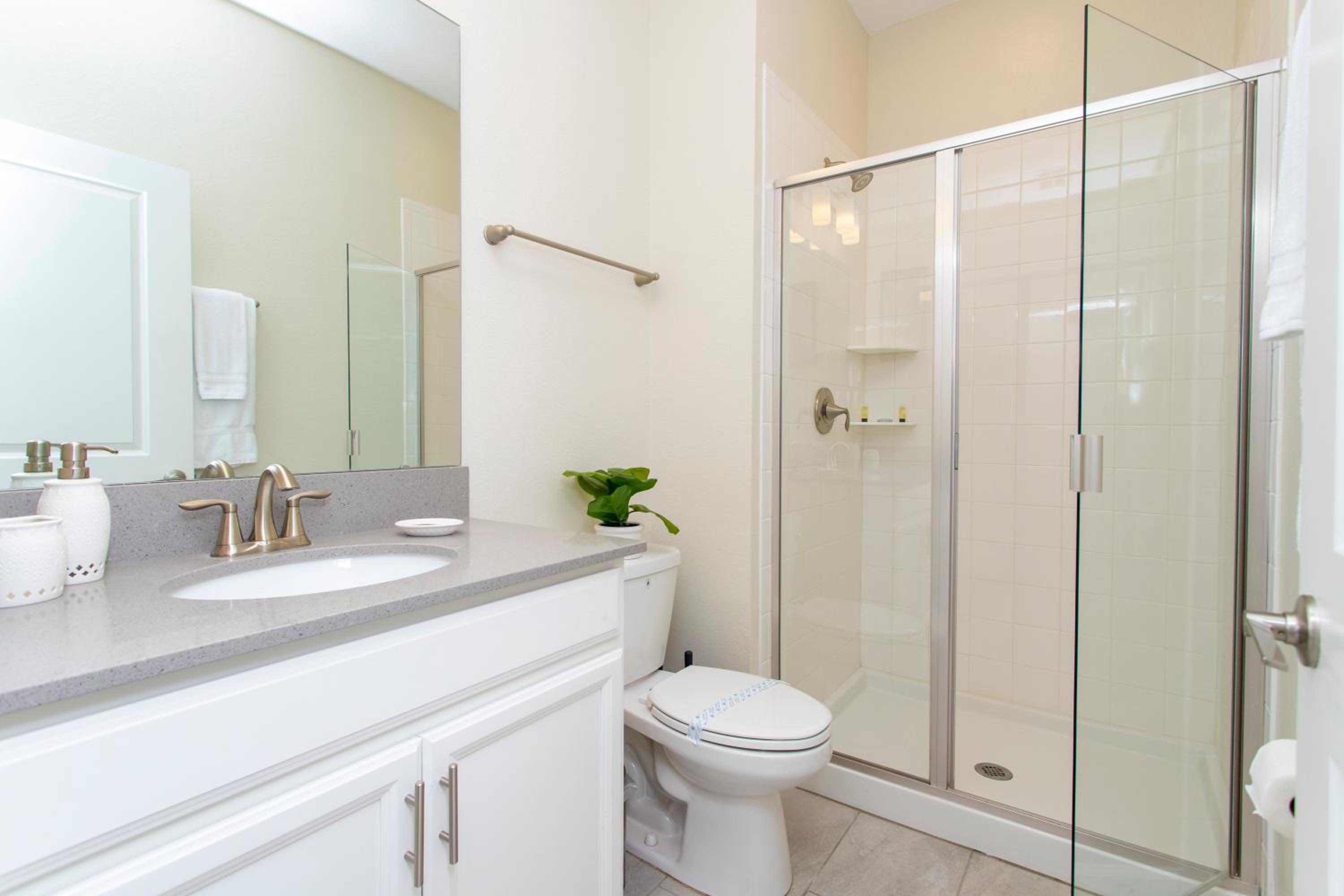 Luxurious Décor 4 Bd w/ Pool Close to Disney 4820