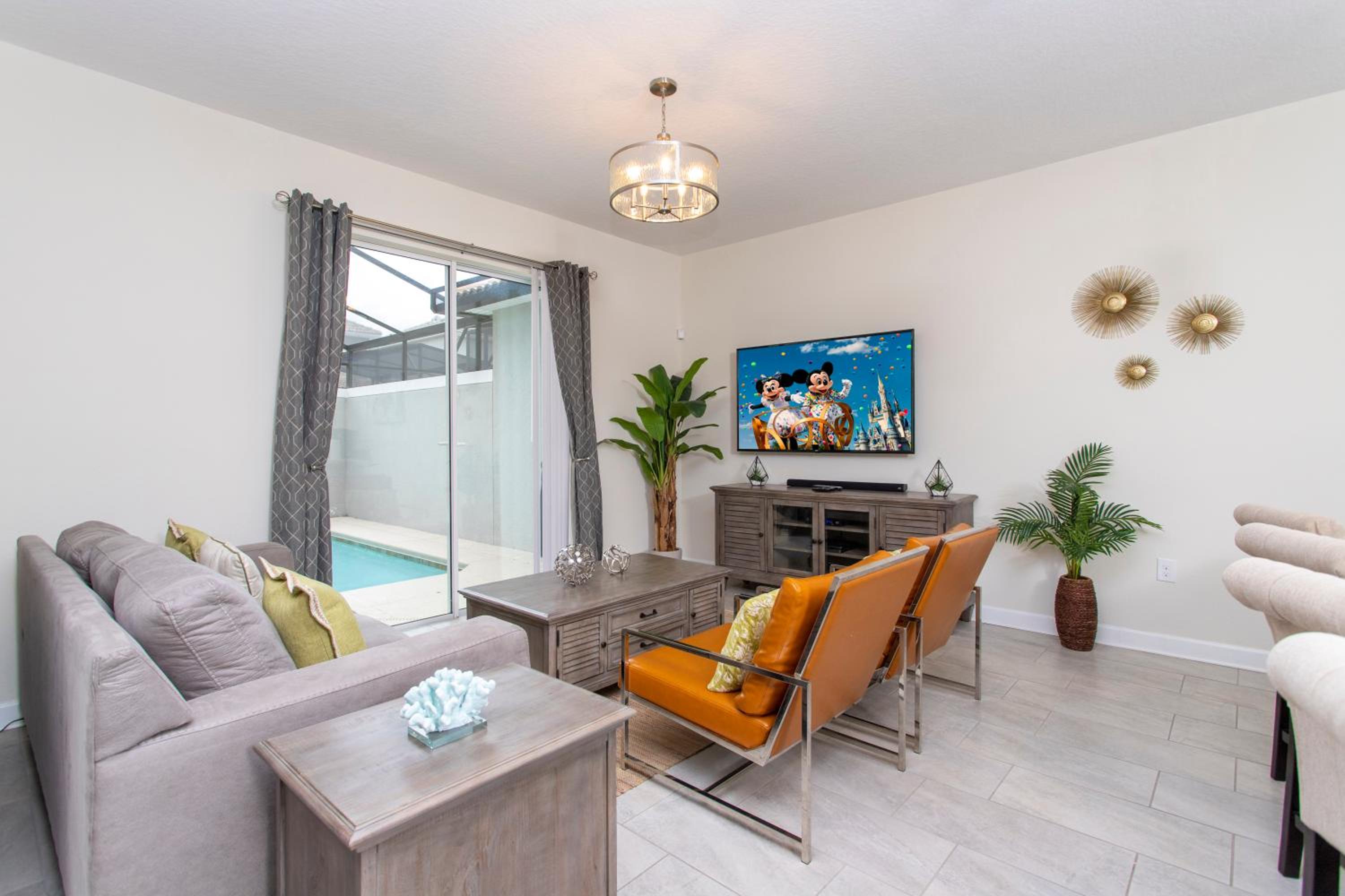 Luxurious Décor 4 Bd w/ Pool Close to Disney 4820