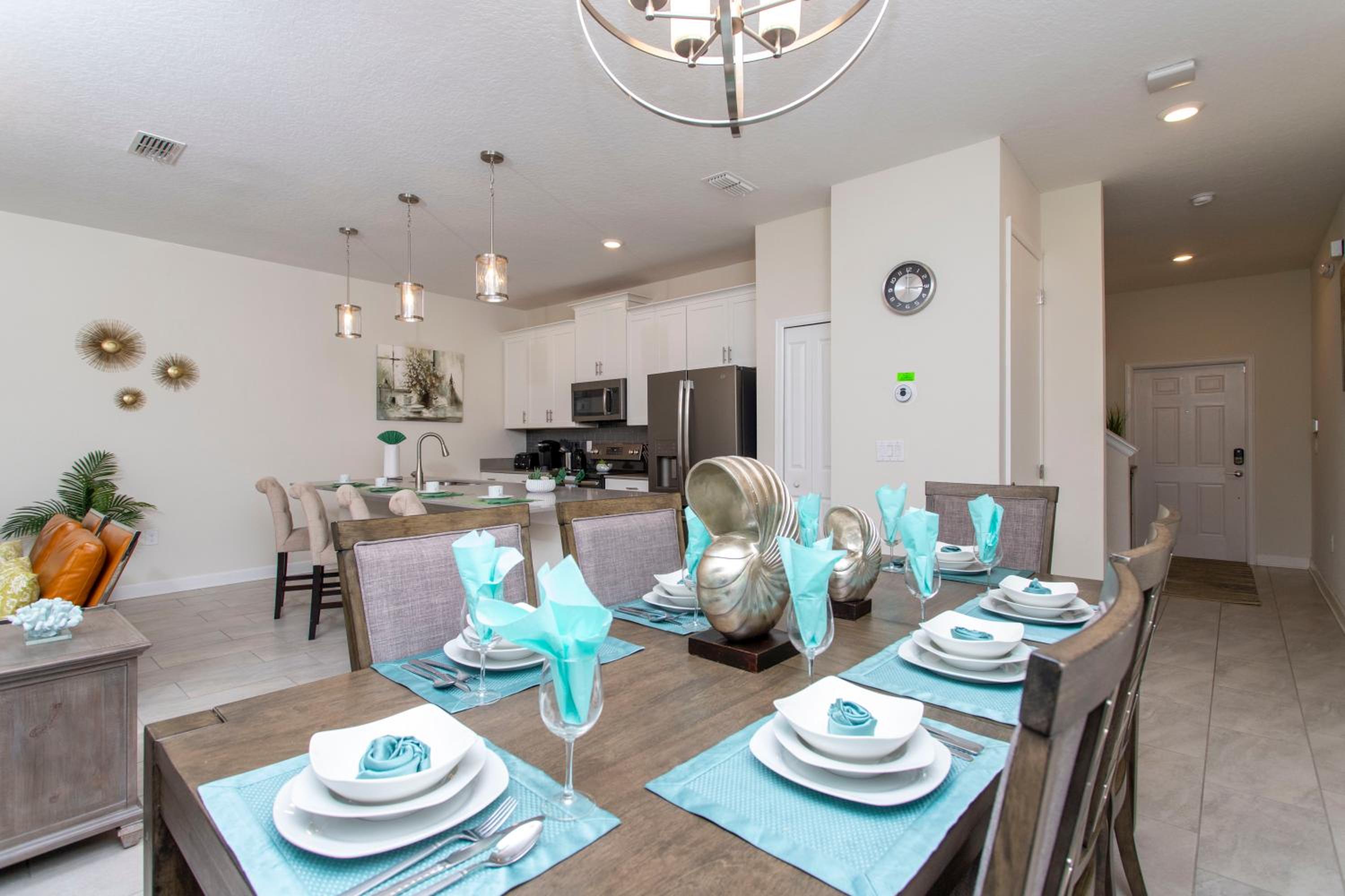 Luxurious Décor 4 Bd w/ Pool Close to Disney 4820