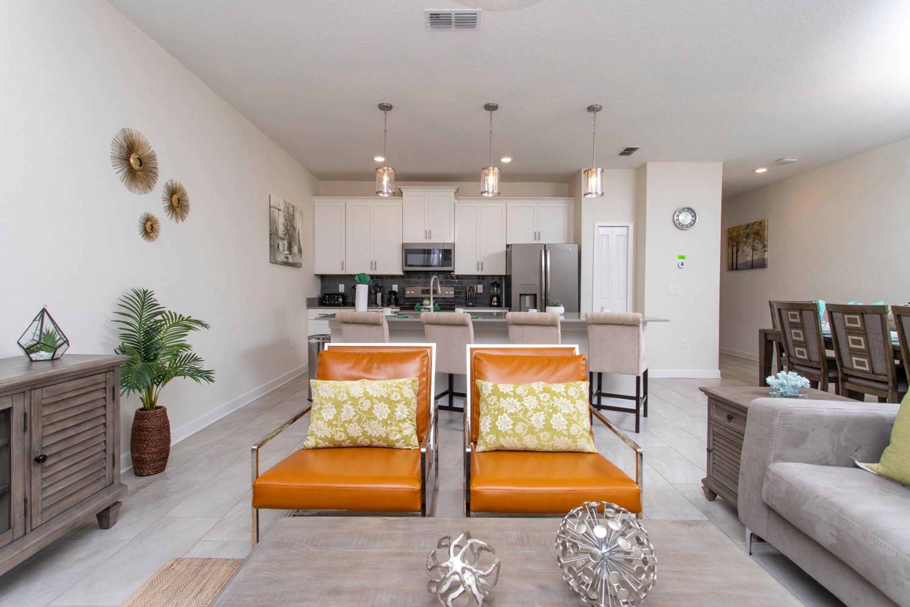 Luxurious Décor 4 Bd w/ Pool Close to Disney 4820
