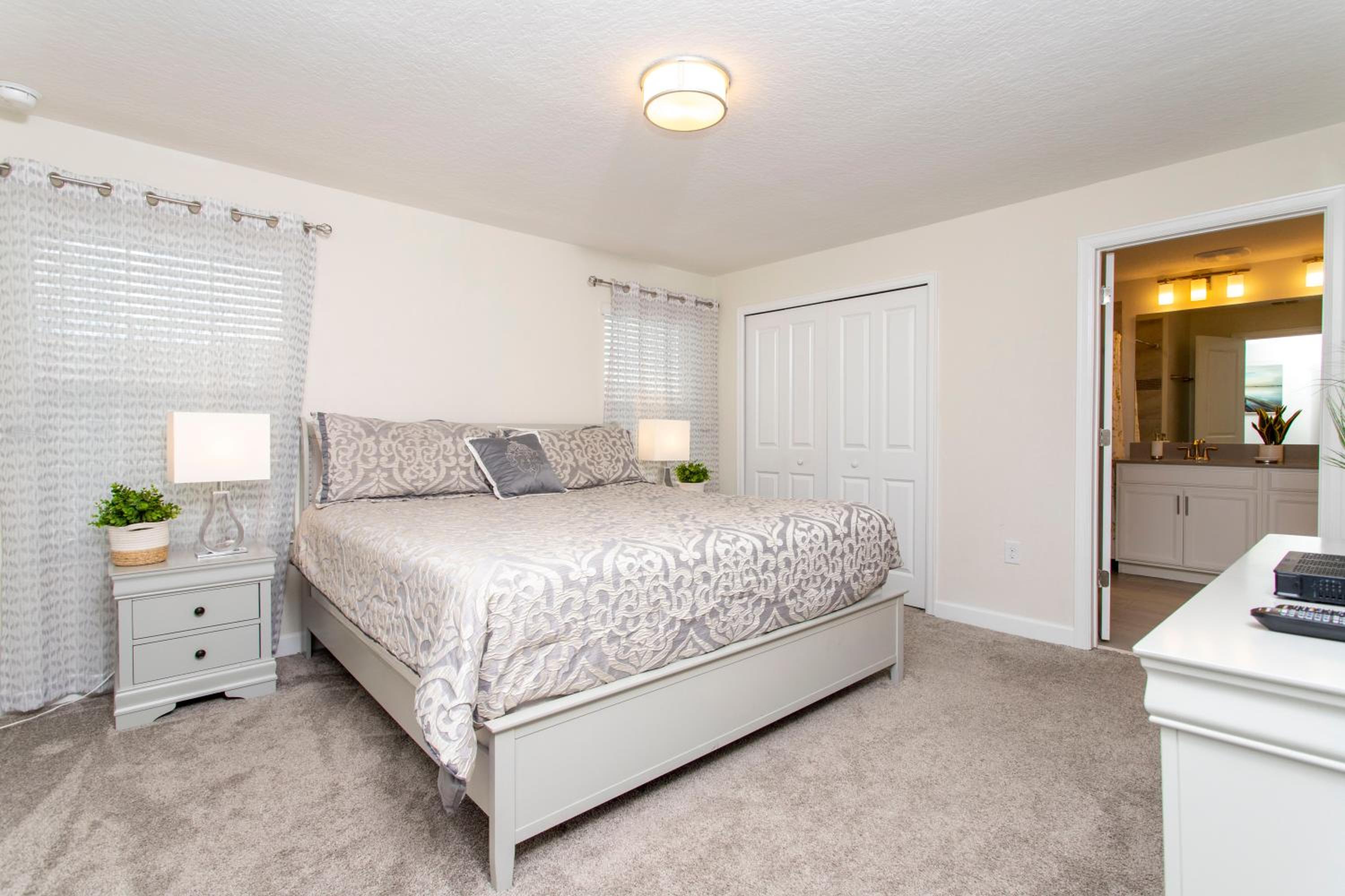 Luxurious Décor 4 Bd w/ Pool Close to Disney 4820