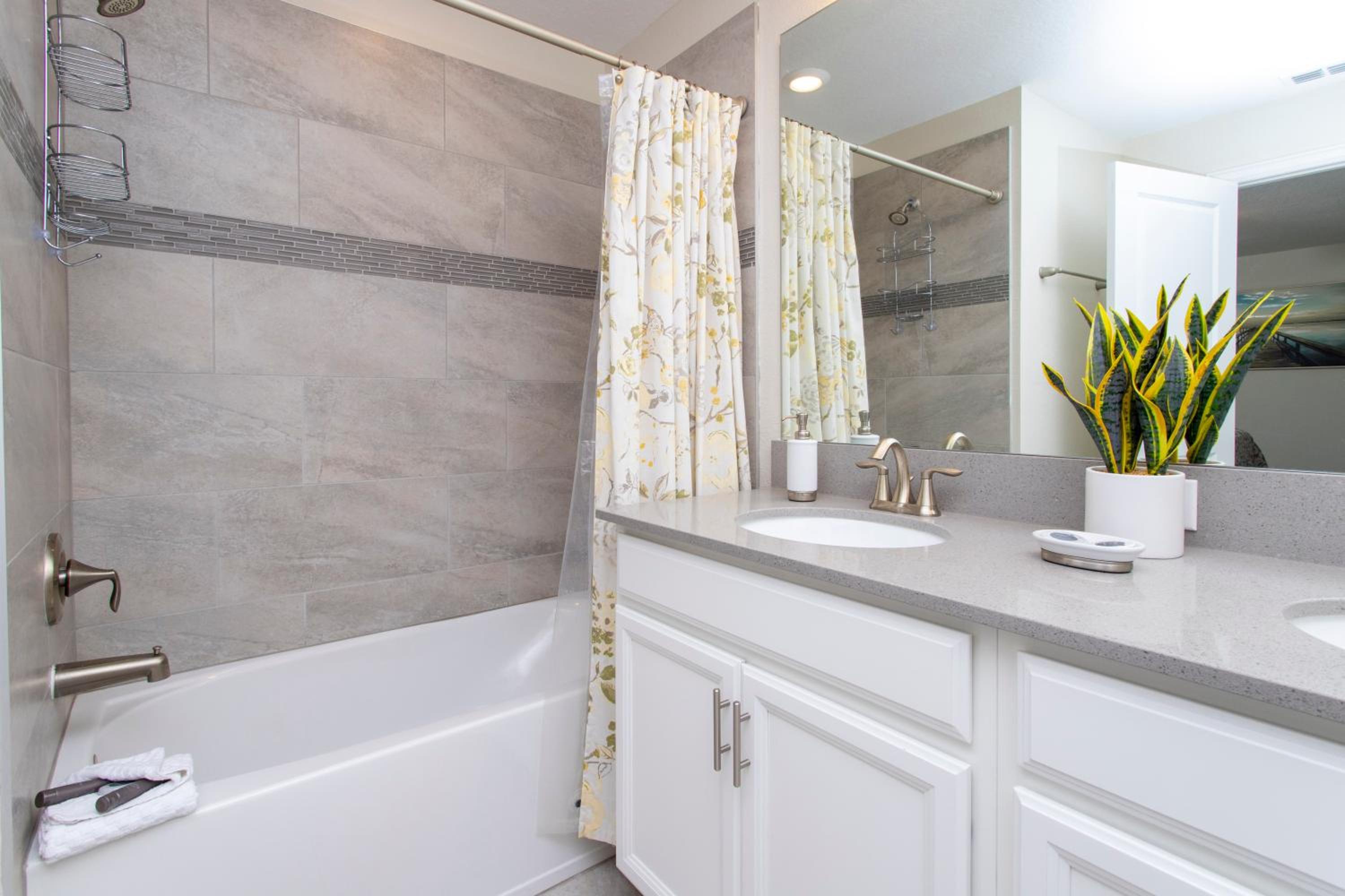 Luxurious Décor 4 Bd w/ Pool Close to Disney 4820