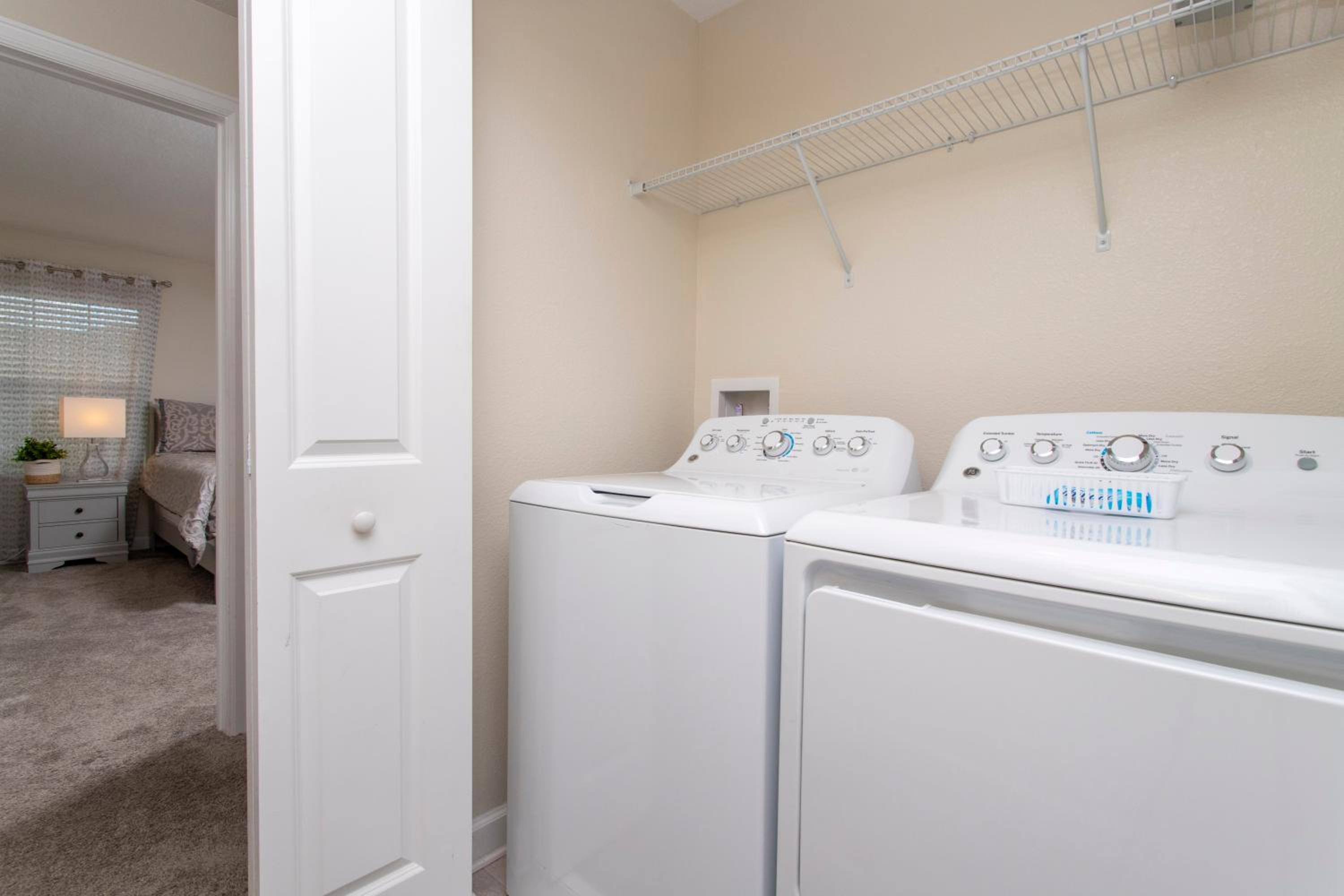 Luxurious Décor 4 Bd w/ Pool Close to Disney 4820