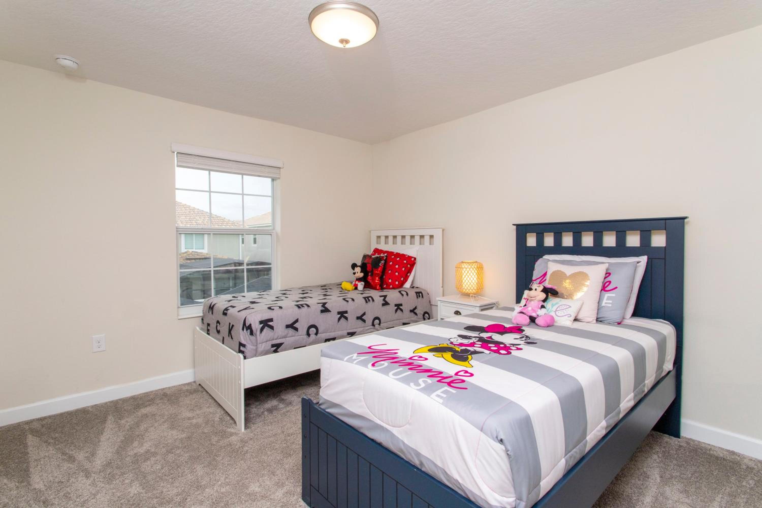 Luxurious Décor 4 Bd w/ Pool Close to Disney 4820