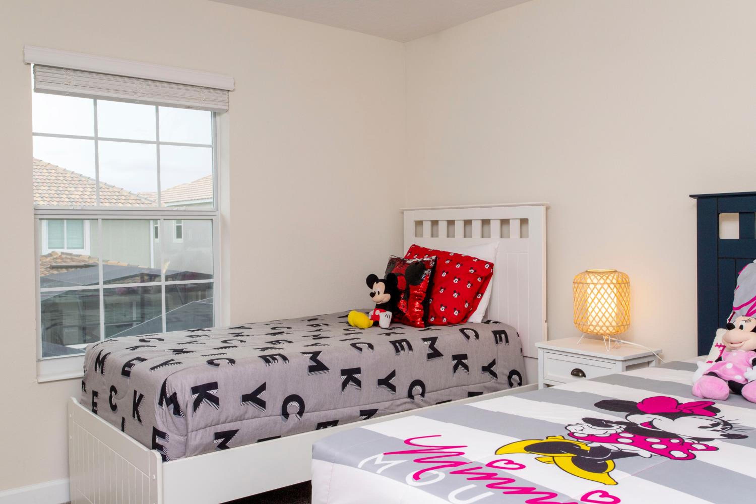 Luxurious Décor 4 Bd w/ Pool Close to Disney 4820
