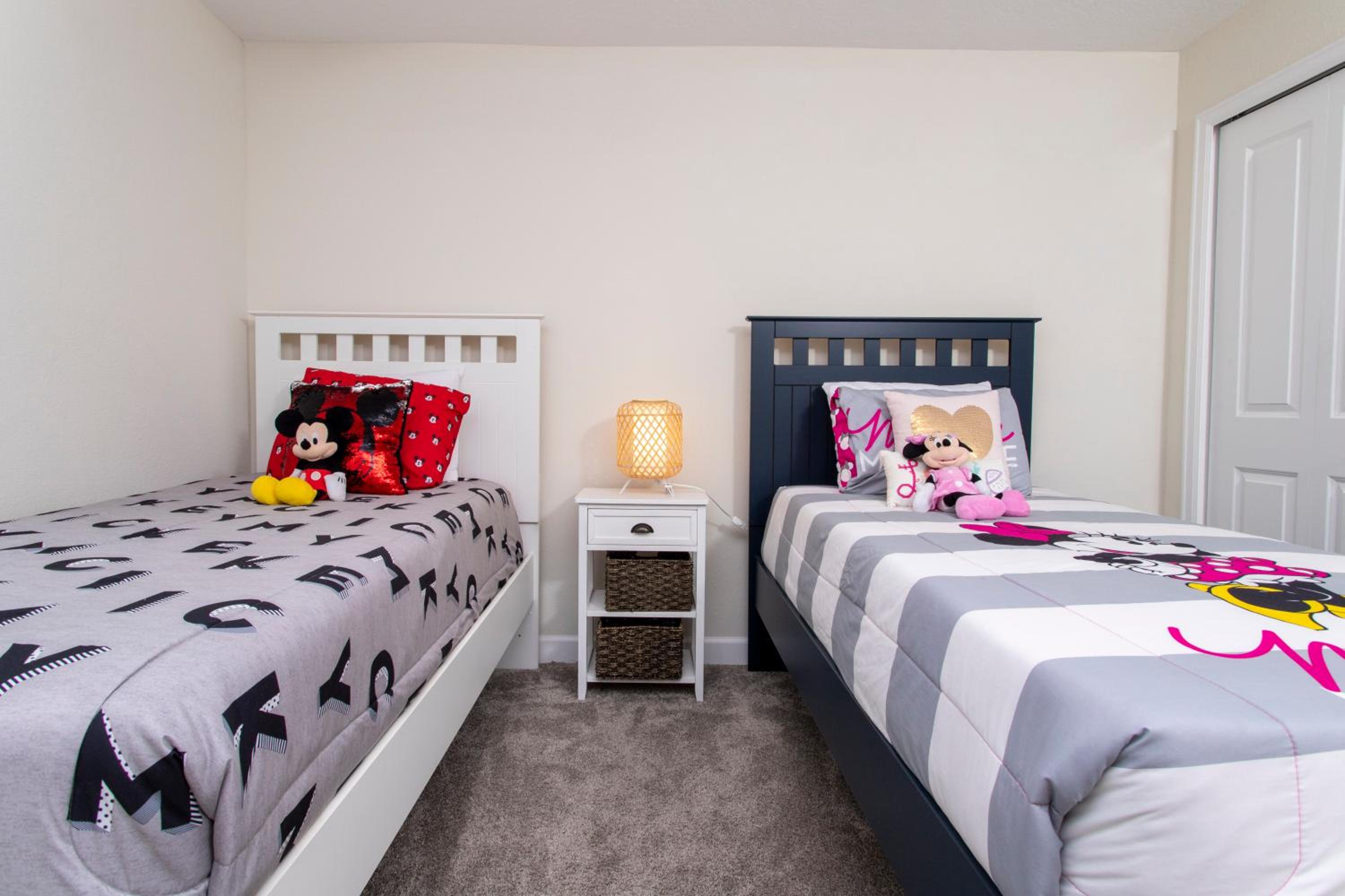 Luxurious Décor 4 Bd w/ Pool Close to Disney 4820