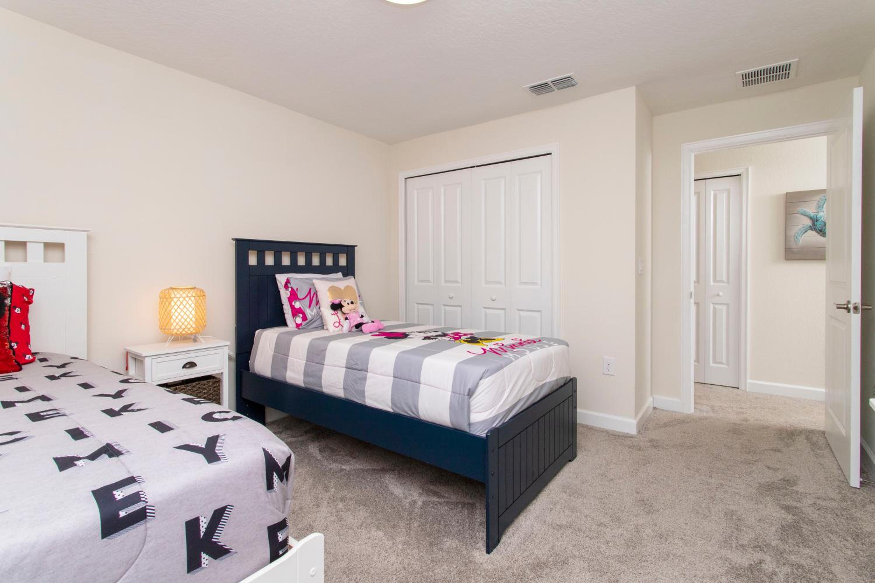 Luxurious Décor 4 Bd w/ Pool Close to Disney 4820