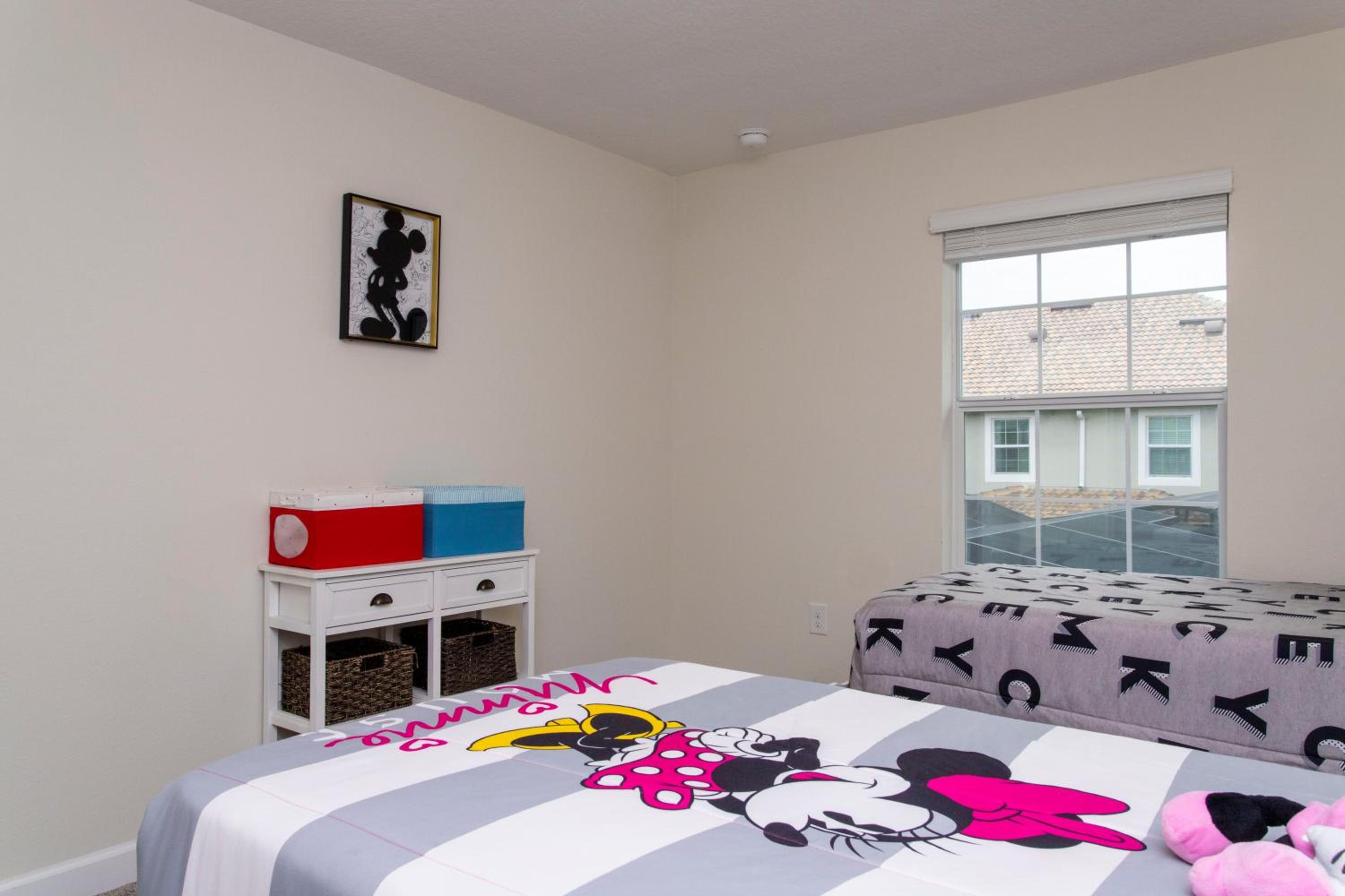 Luxurious Décor 4 Bd w/ Pool Close to Disney 4820